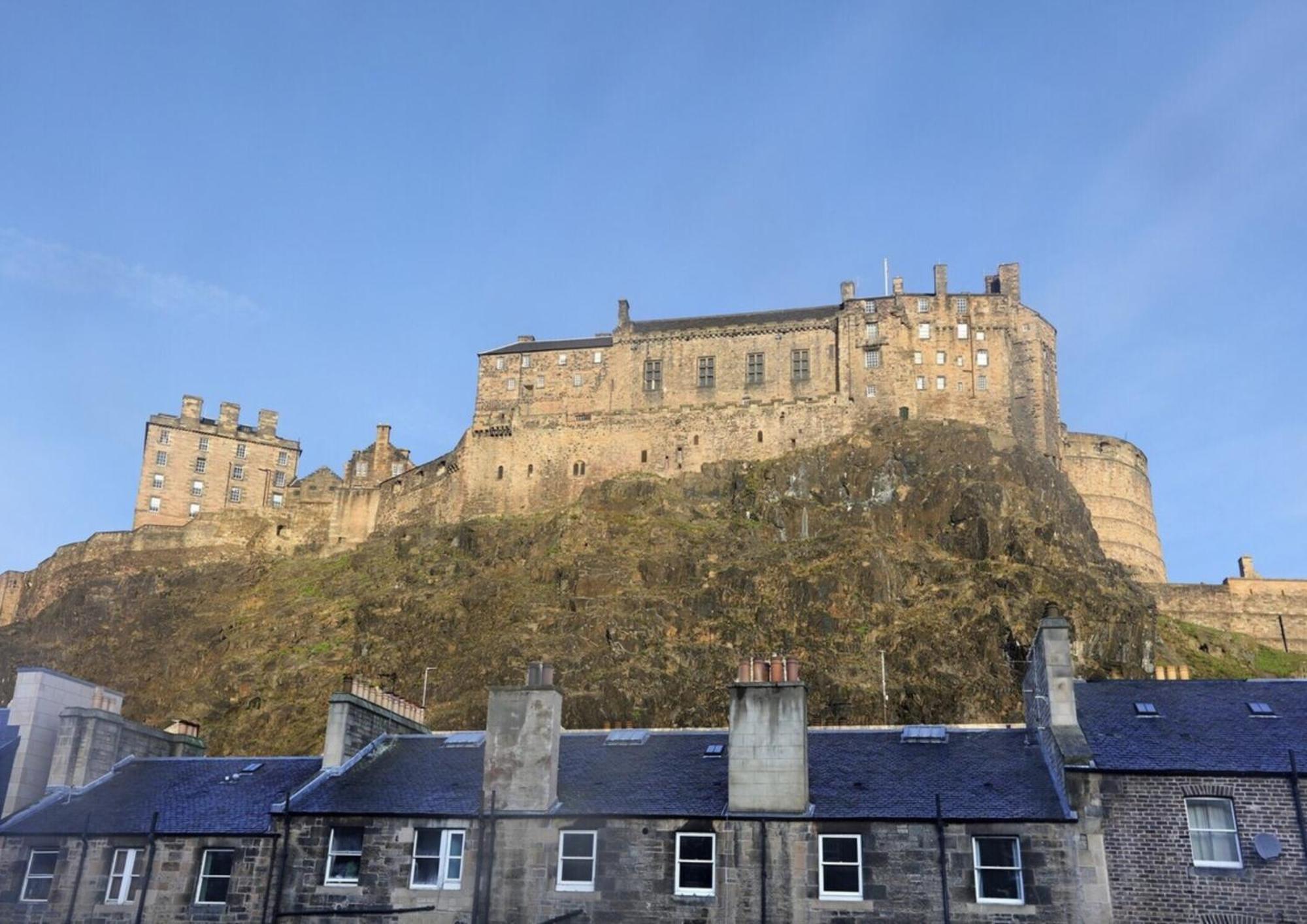 Grassmarket With Amazing Castle View Edinburgh