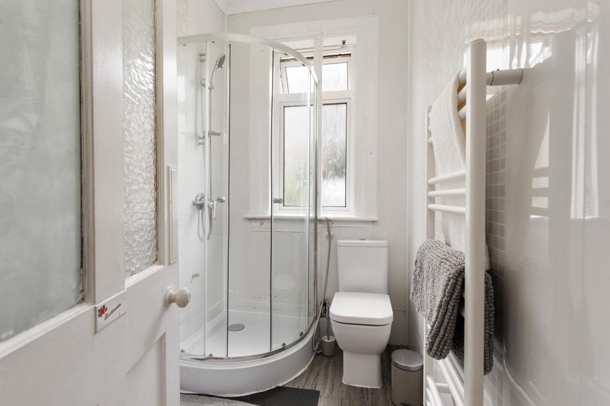 Stunning 2 Bed Free Parking *