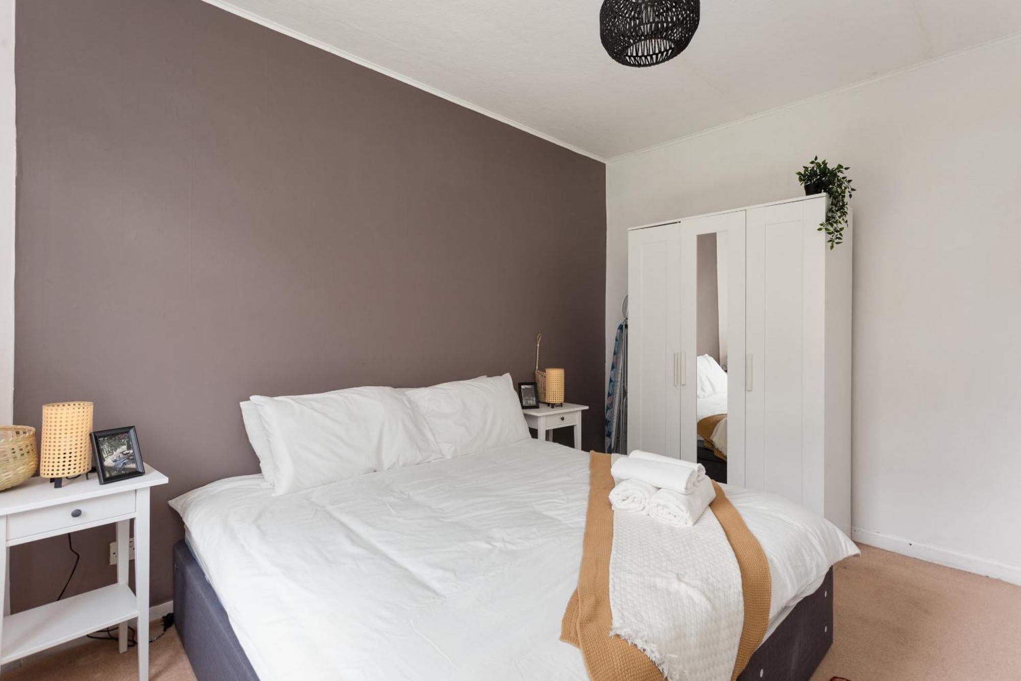 Stunning 2 Bed Free Parking *