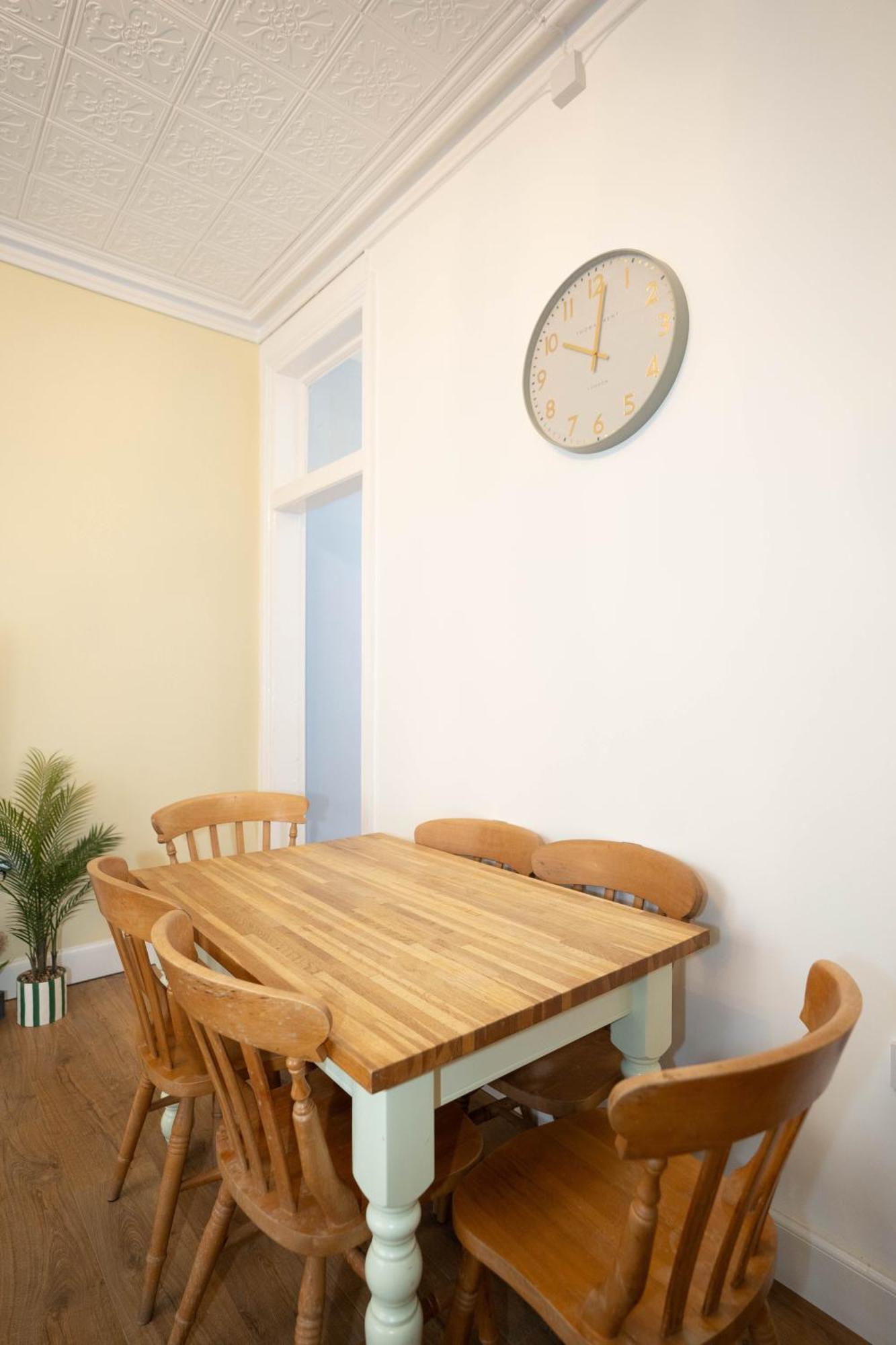 Stylish In 5 Beds 3 Bedrooms *