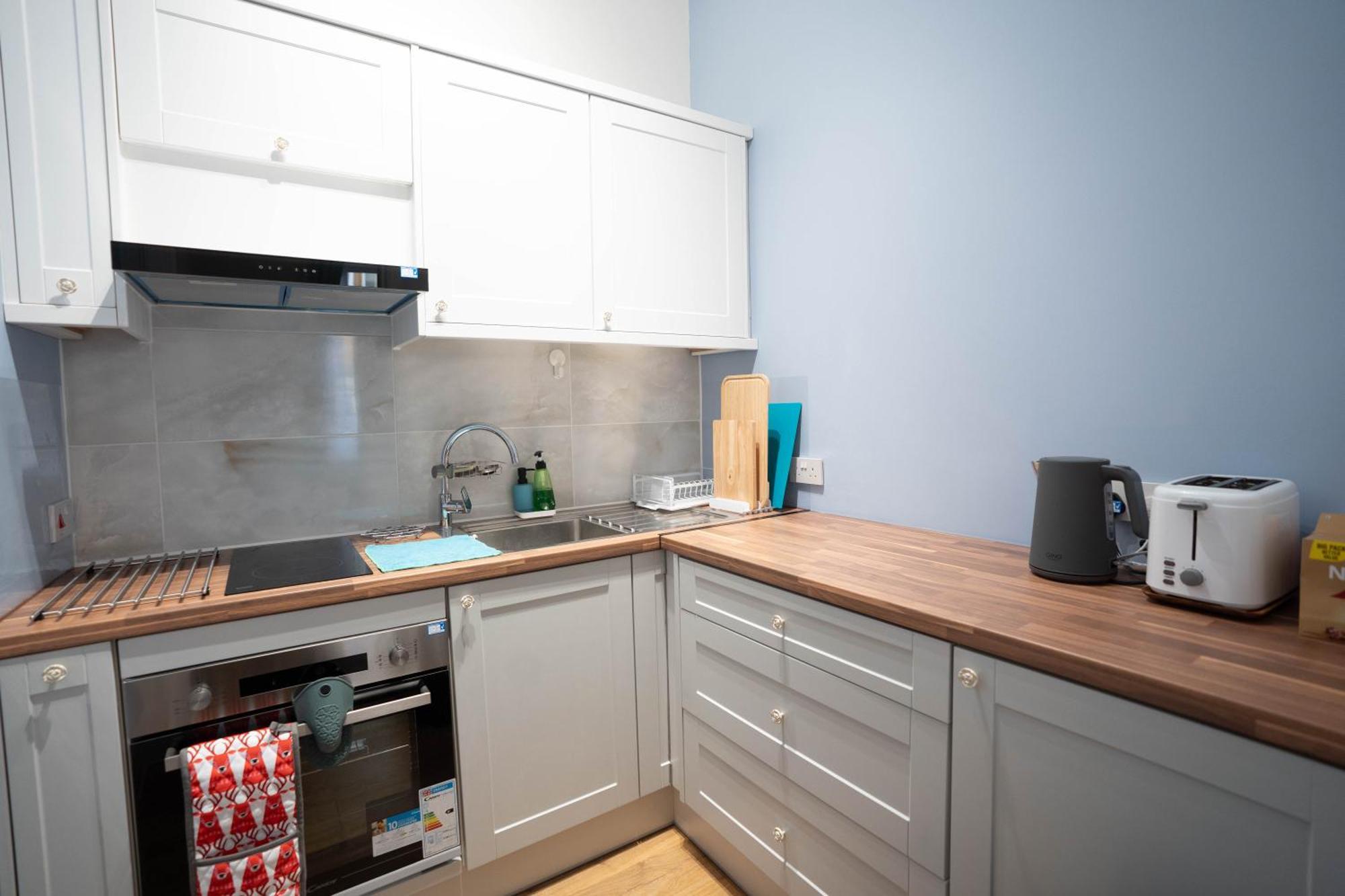 Stylish In 5 Beds 3 Bedrooms Apartment Edinburgh