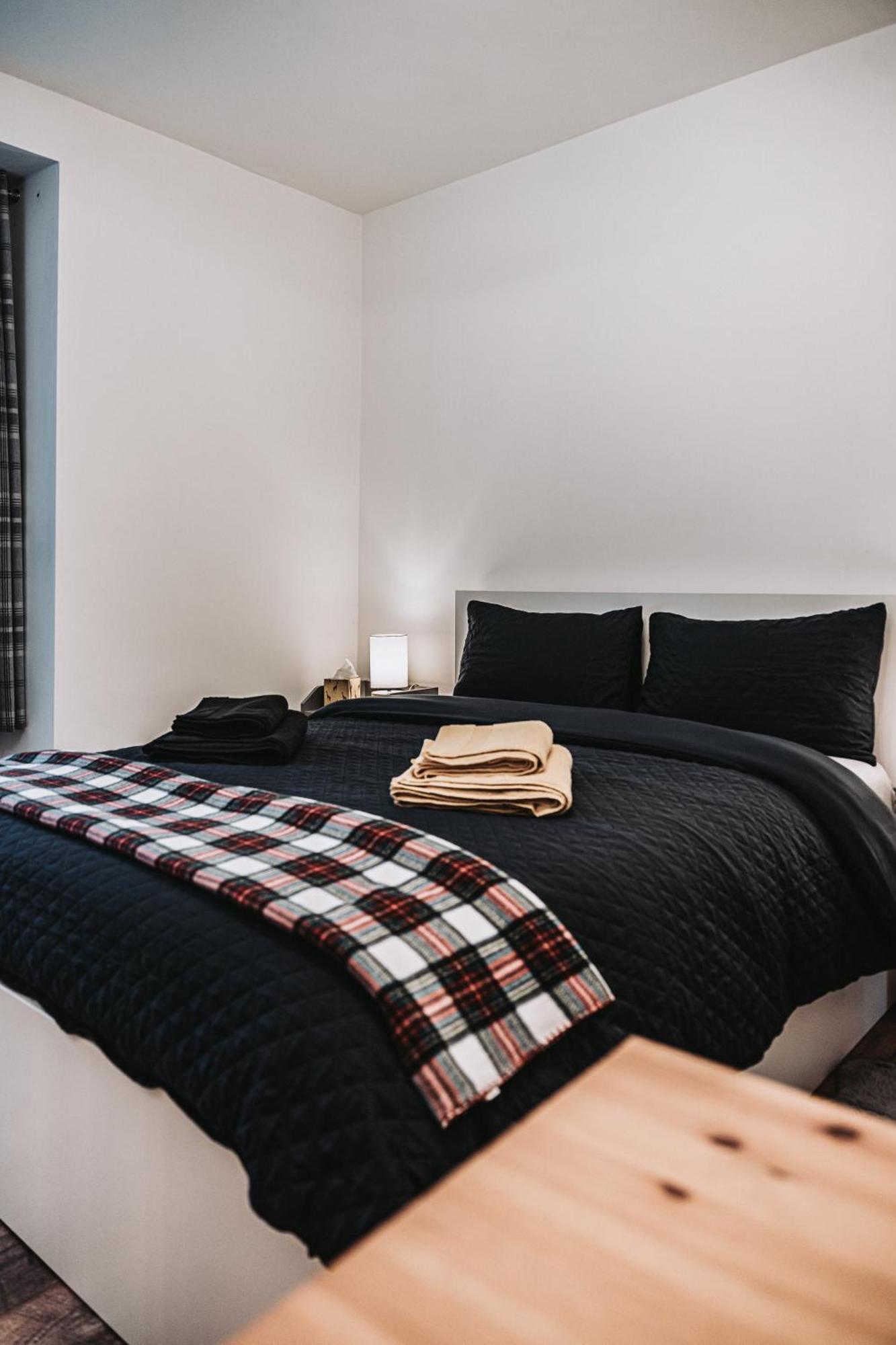 Large Bedroom, Close To Airport And Centre Edinburgh