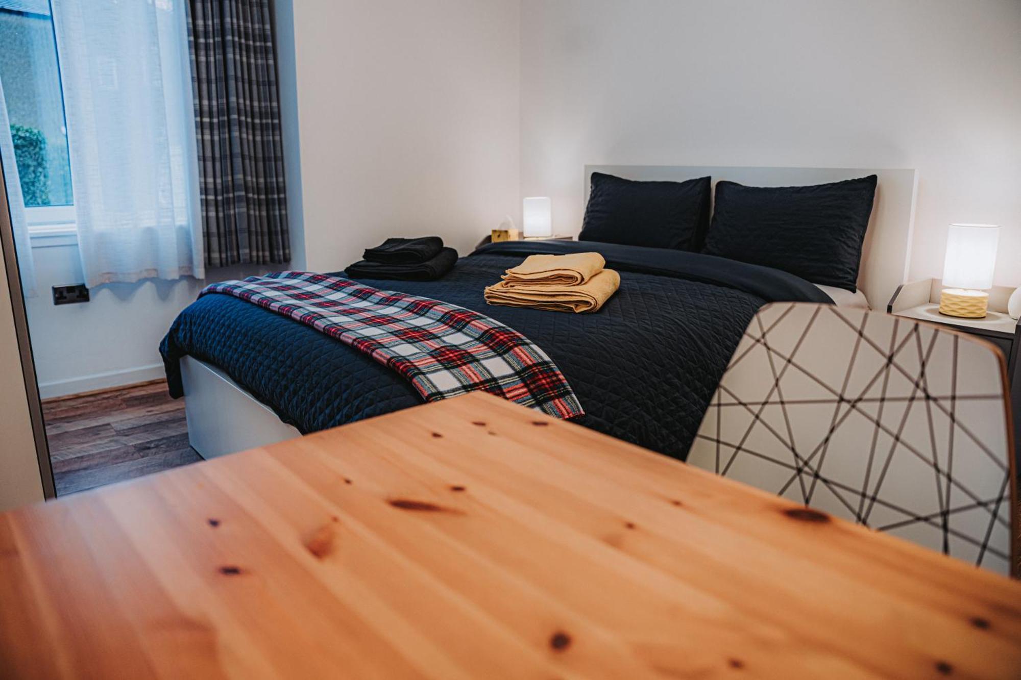 Large Bedroom, Close To Airport And Centre
