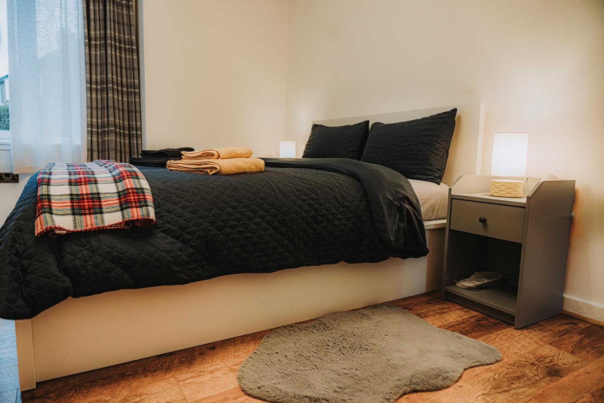Homestay Large Bedroom, Close To Airport And Centre