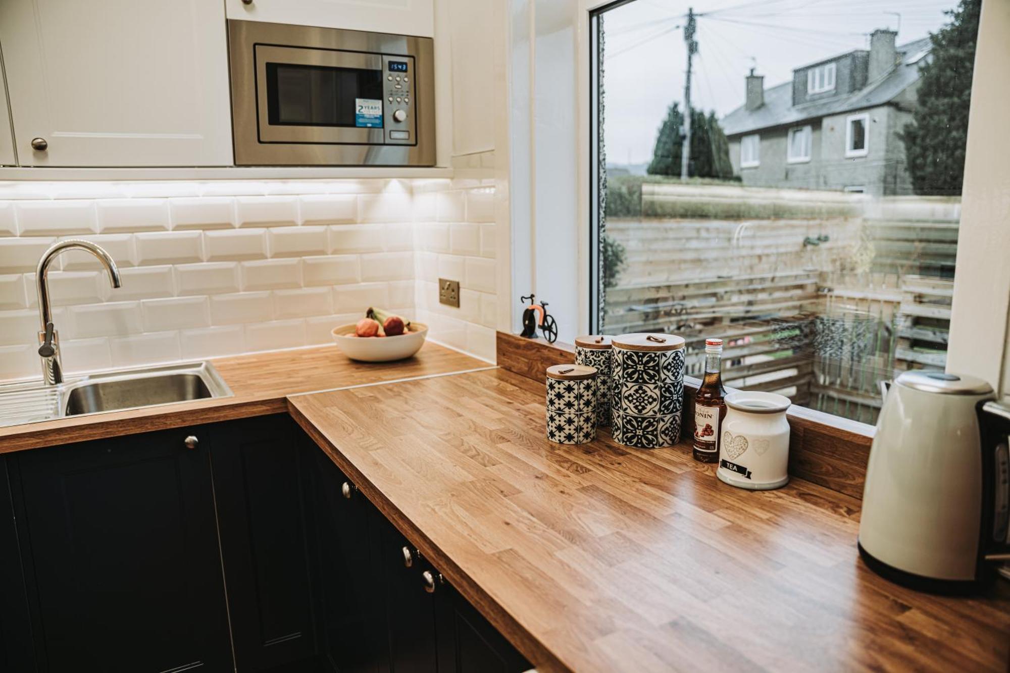 Large Bedroom, Close To Airport And Centre Edinburgh