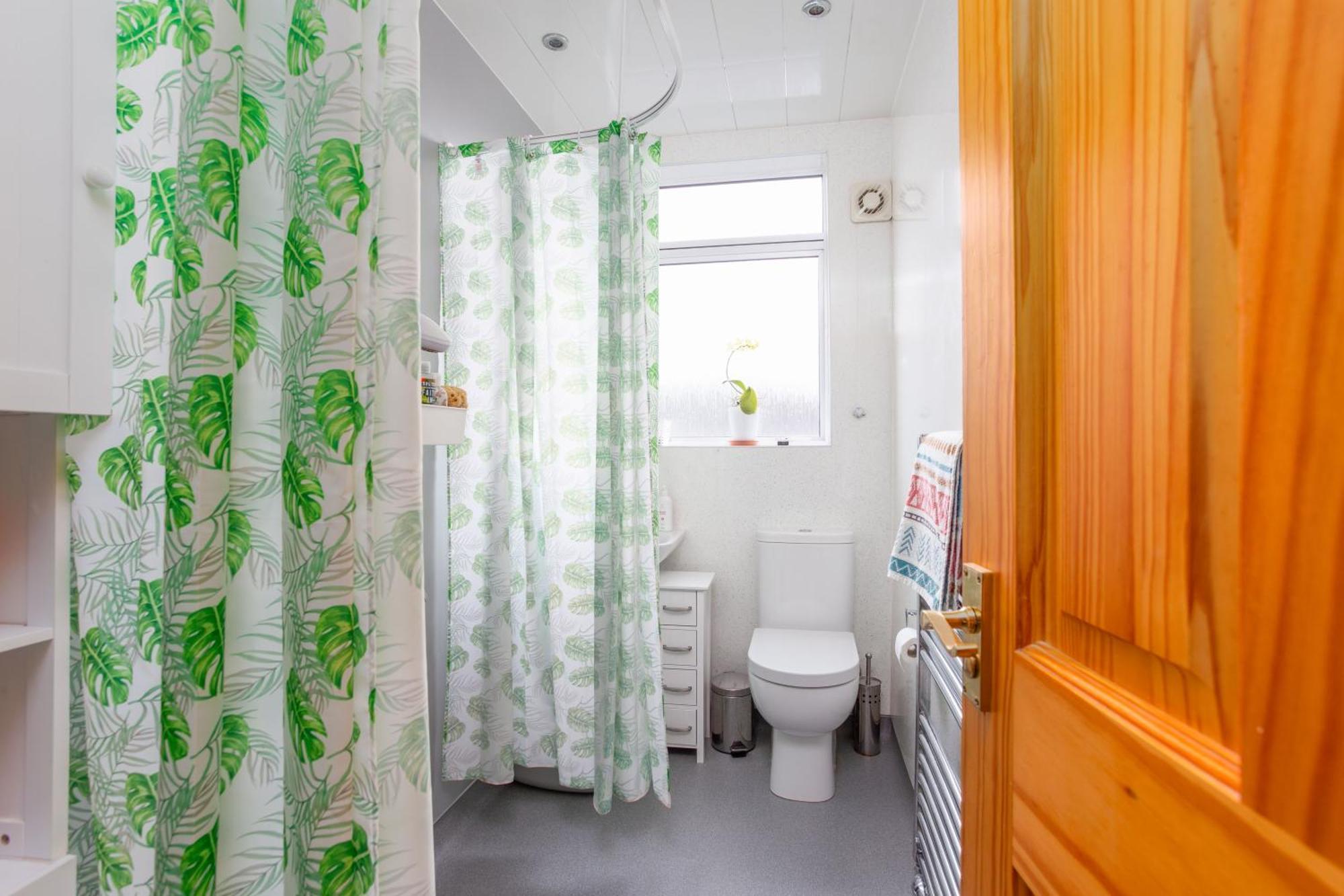 Bright & Spacious Double With Garden View- Close To Airport & Centre EDI