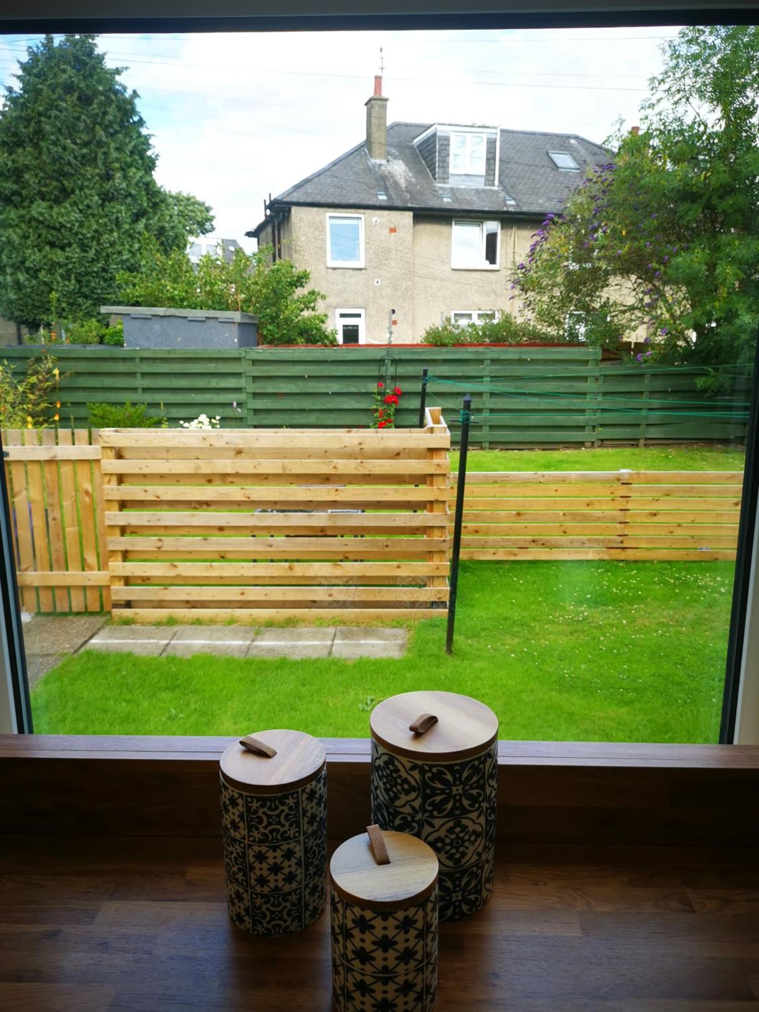Large Bedroom, Close To Airport And Centre *