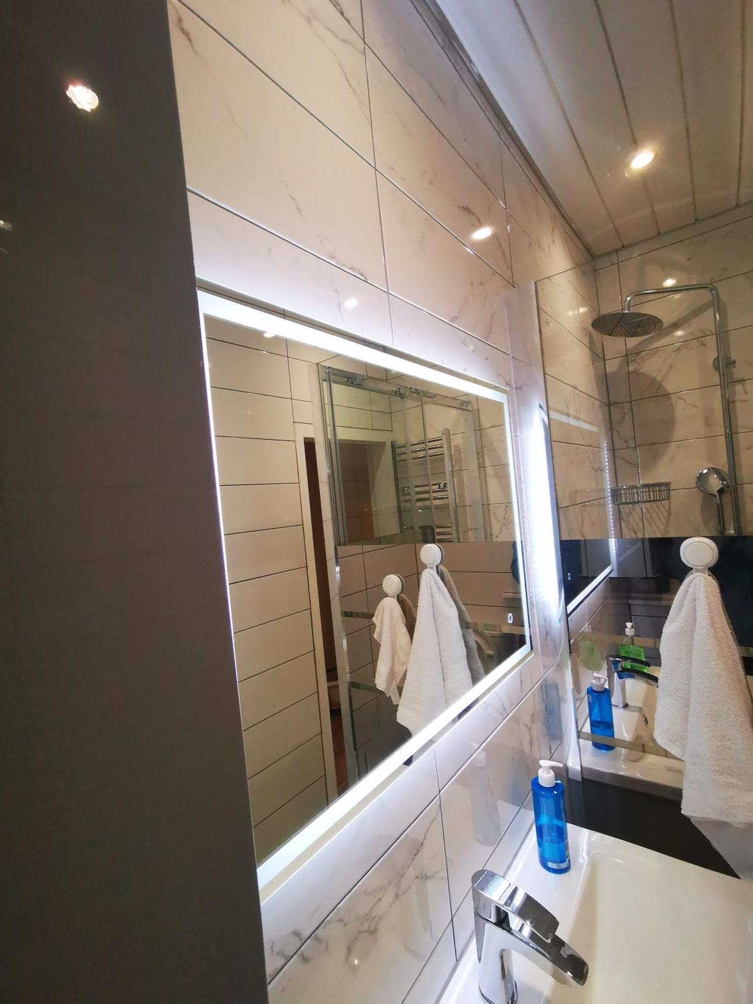 Large Bedroom, Close To Airport And Centre Homestay