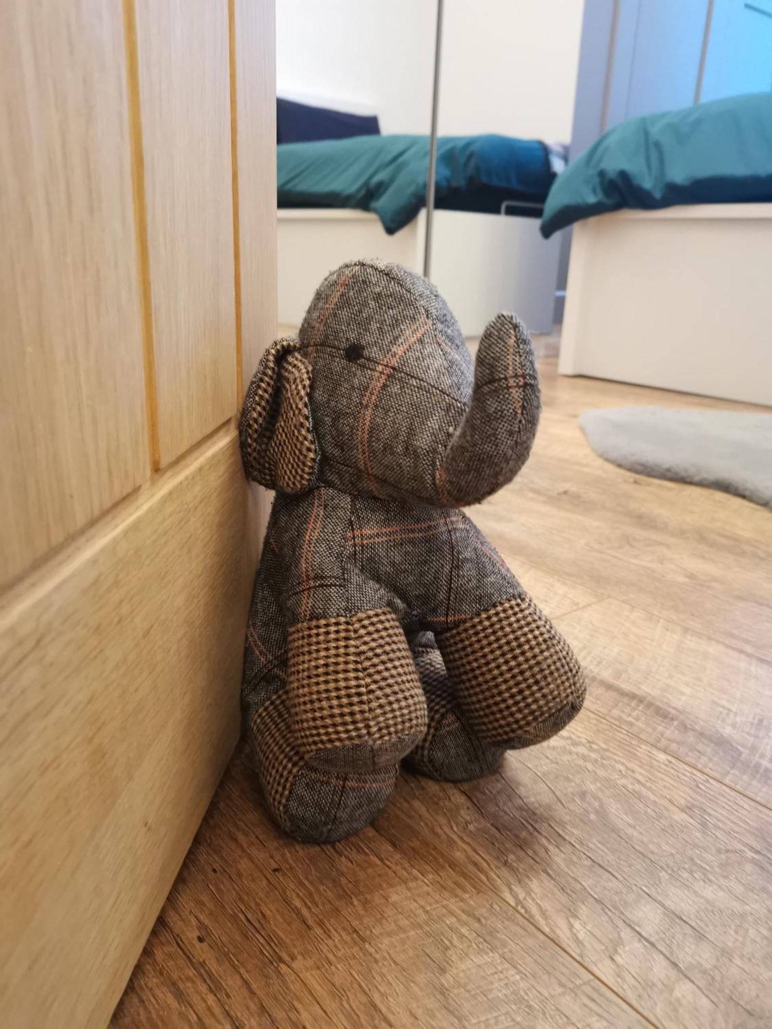 Large Bedroom, Close To Airport And Centre Edinburgh