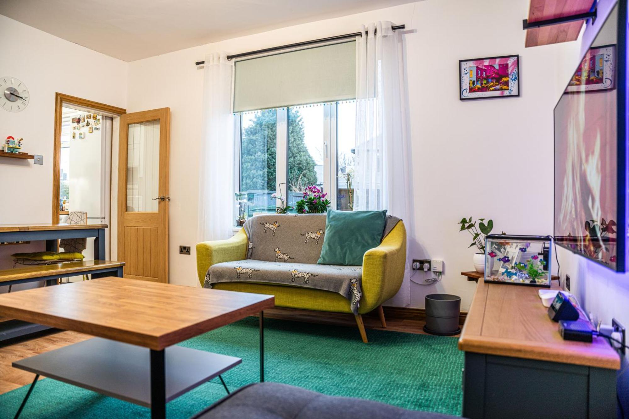 Large Bedroom, Close To Airport And Centre Homestay *