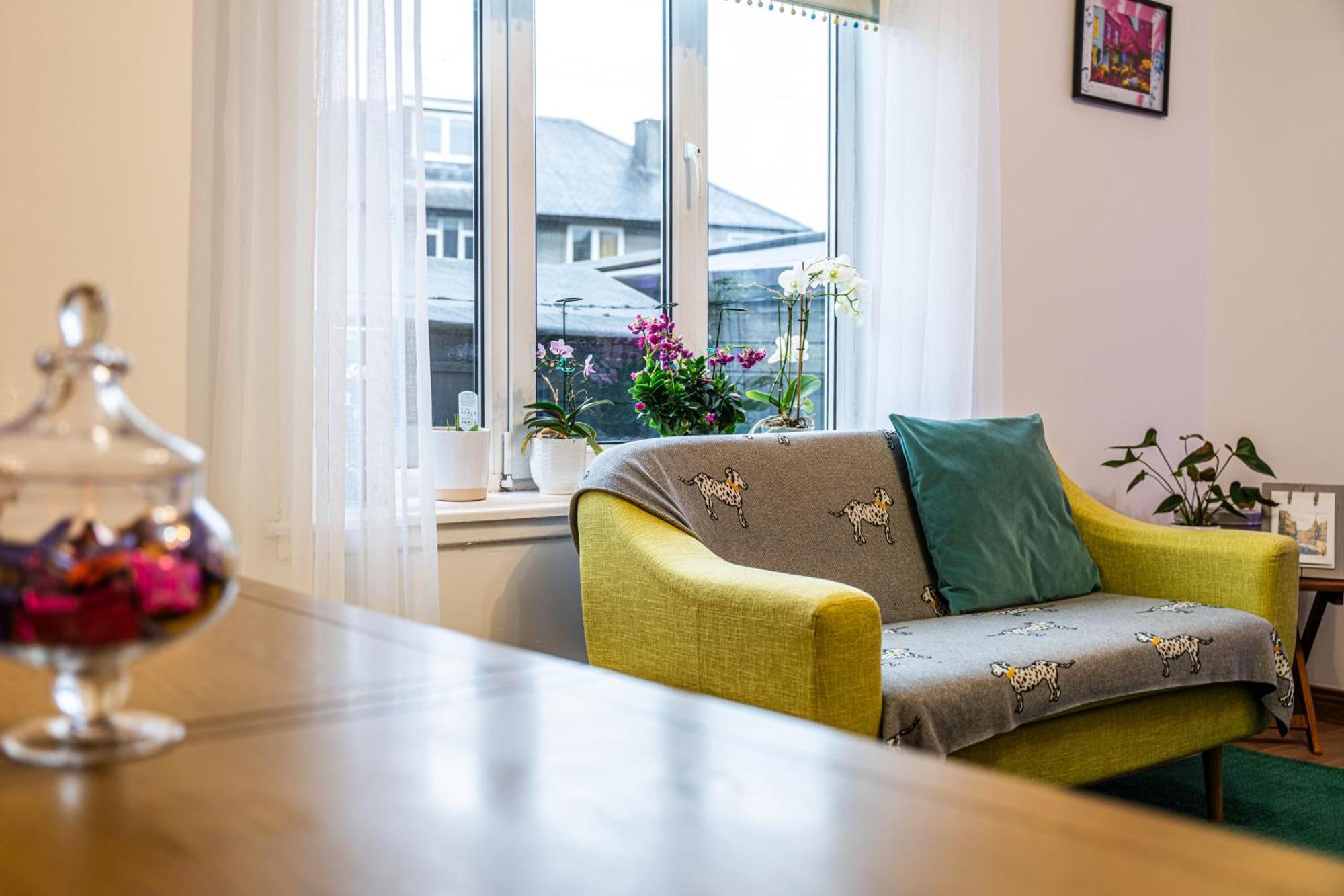 Large Bedroom, Close To Airport And Centre