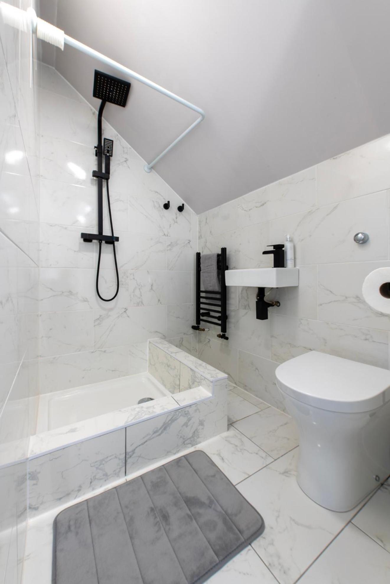 Apartment Luxury 4 Bedroom Townhouse With Free Parking
