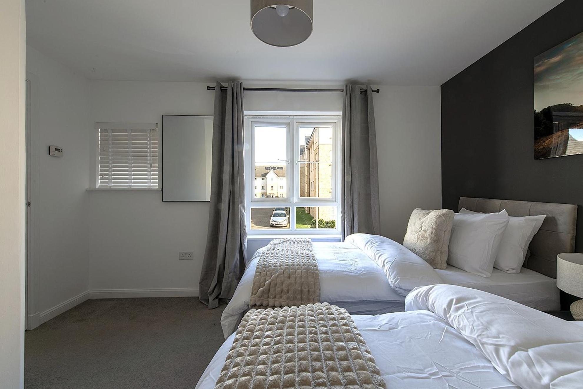 Apartment Luxury 4 Bedroom Townhouse With Free Parking