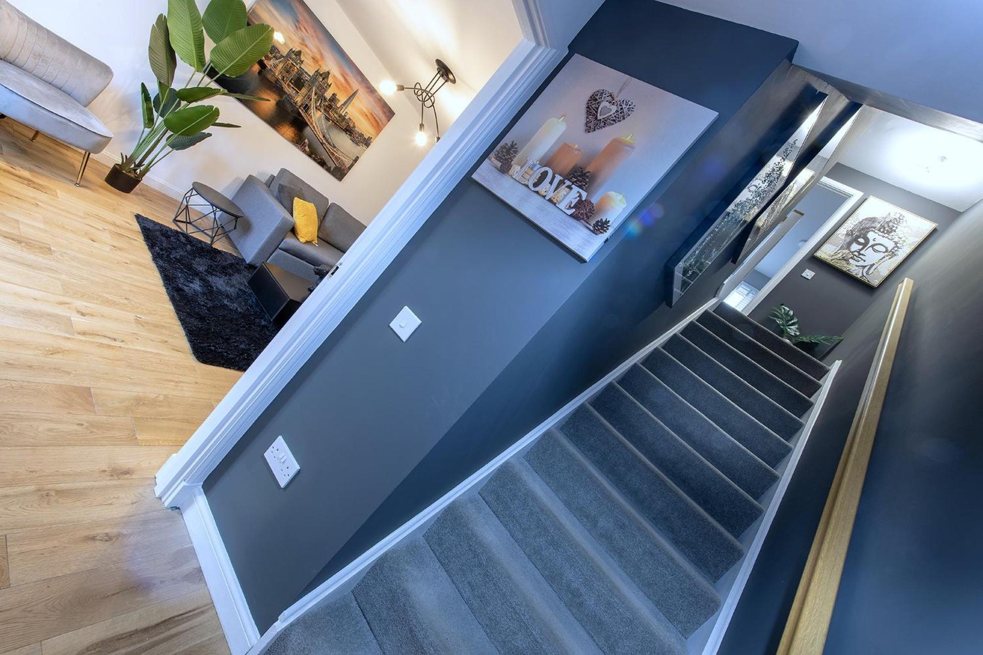 Luxury 4 Bedroom Townhouse With Free Parking Edinburgh