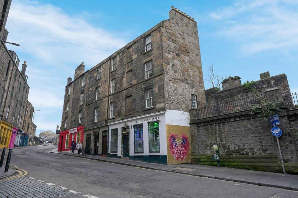 Guestready - Greyfriars Bobby View