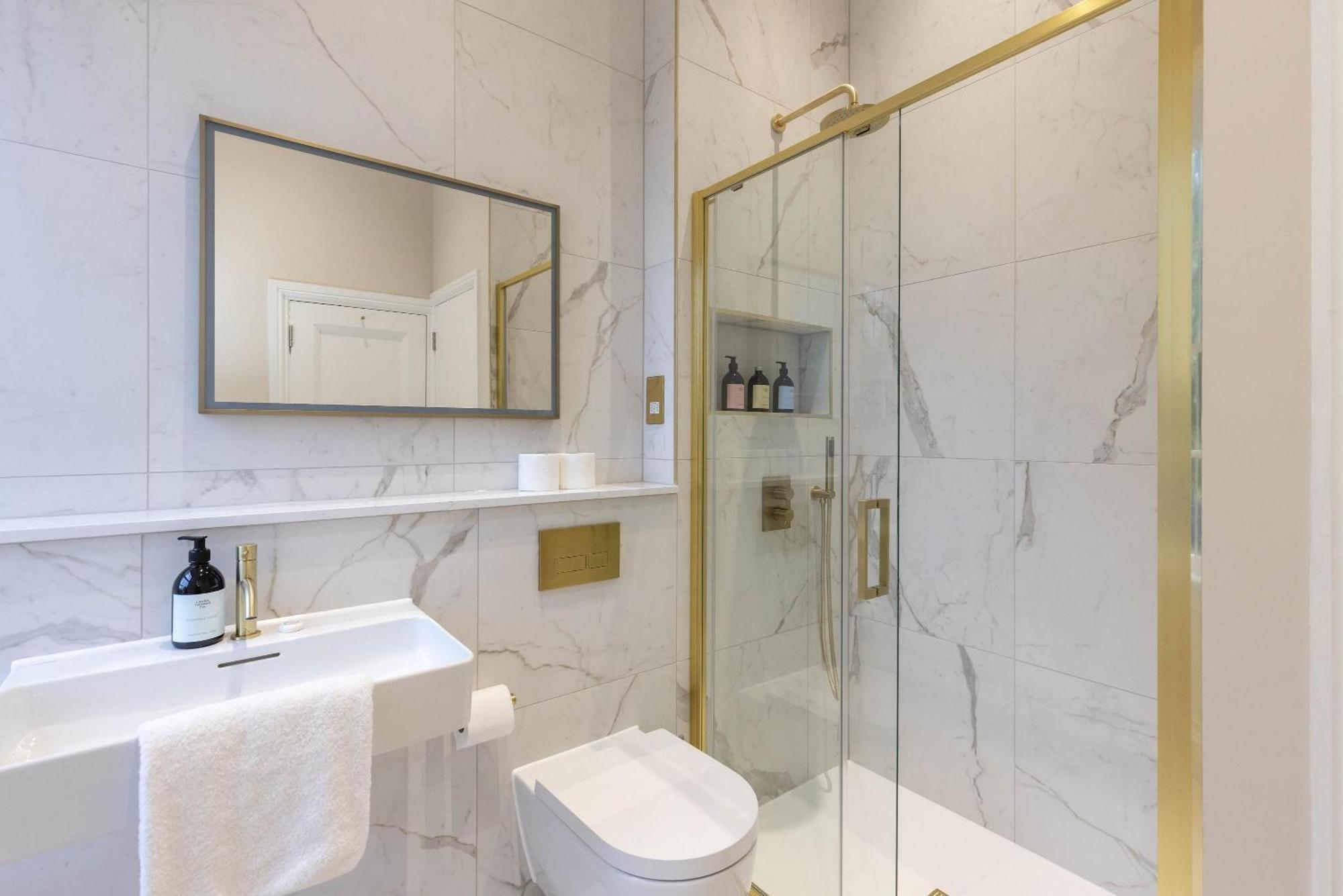 Dragon Luxury Serviced At Albyn Place *