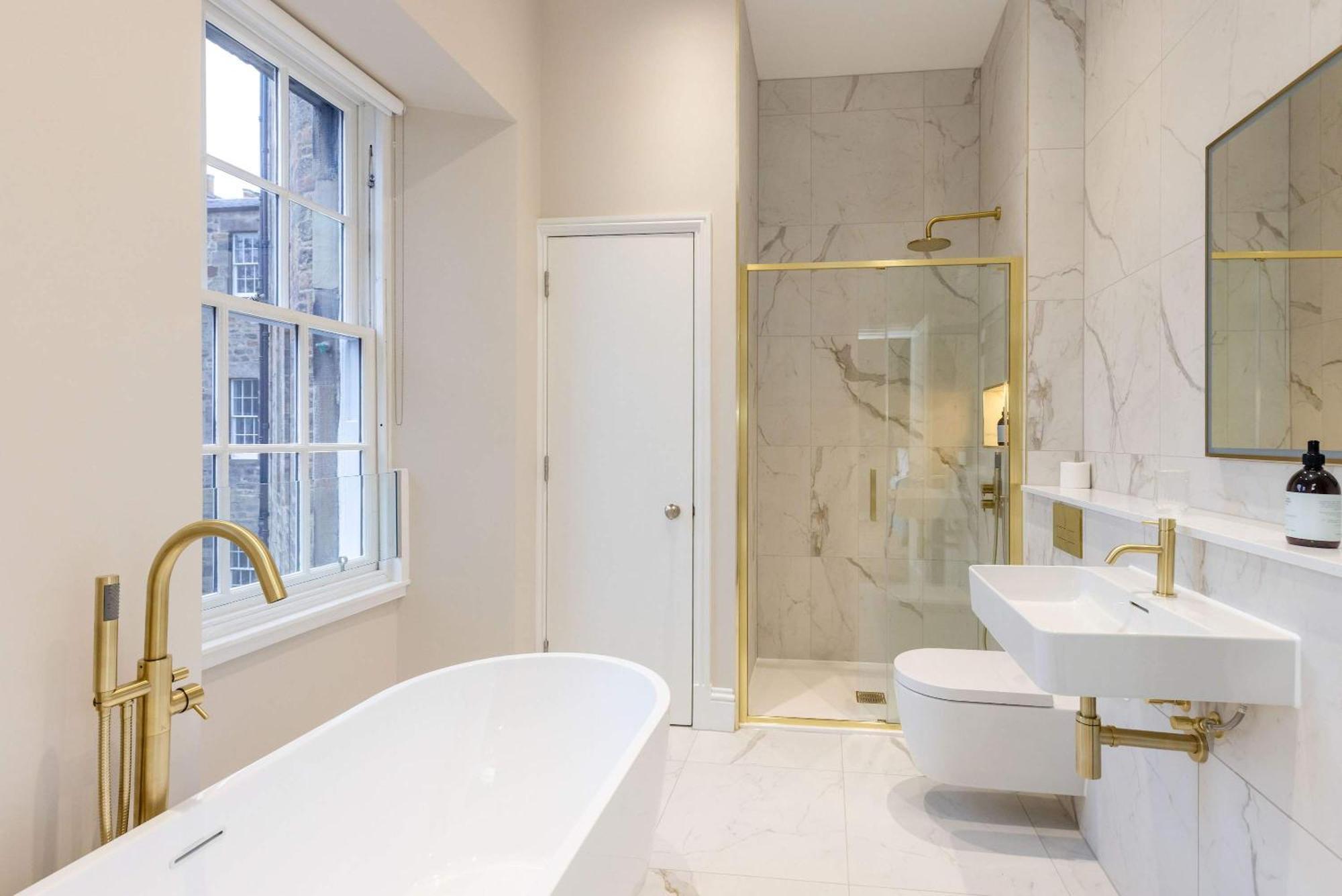 Dragon Luxury Serviced At Albyn Place *