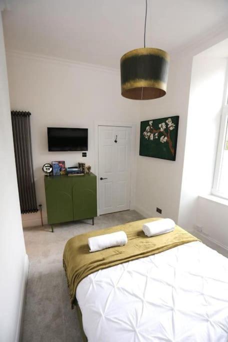 Cosy Apartment, Free Street Parking *