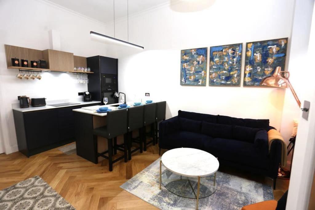 Cosy Apartment, Free Street Parking Apartment
