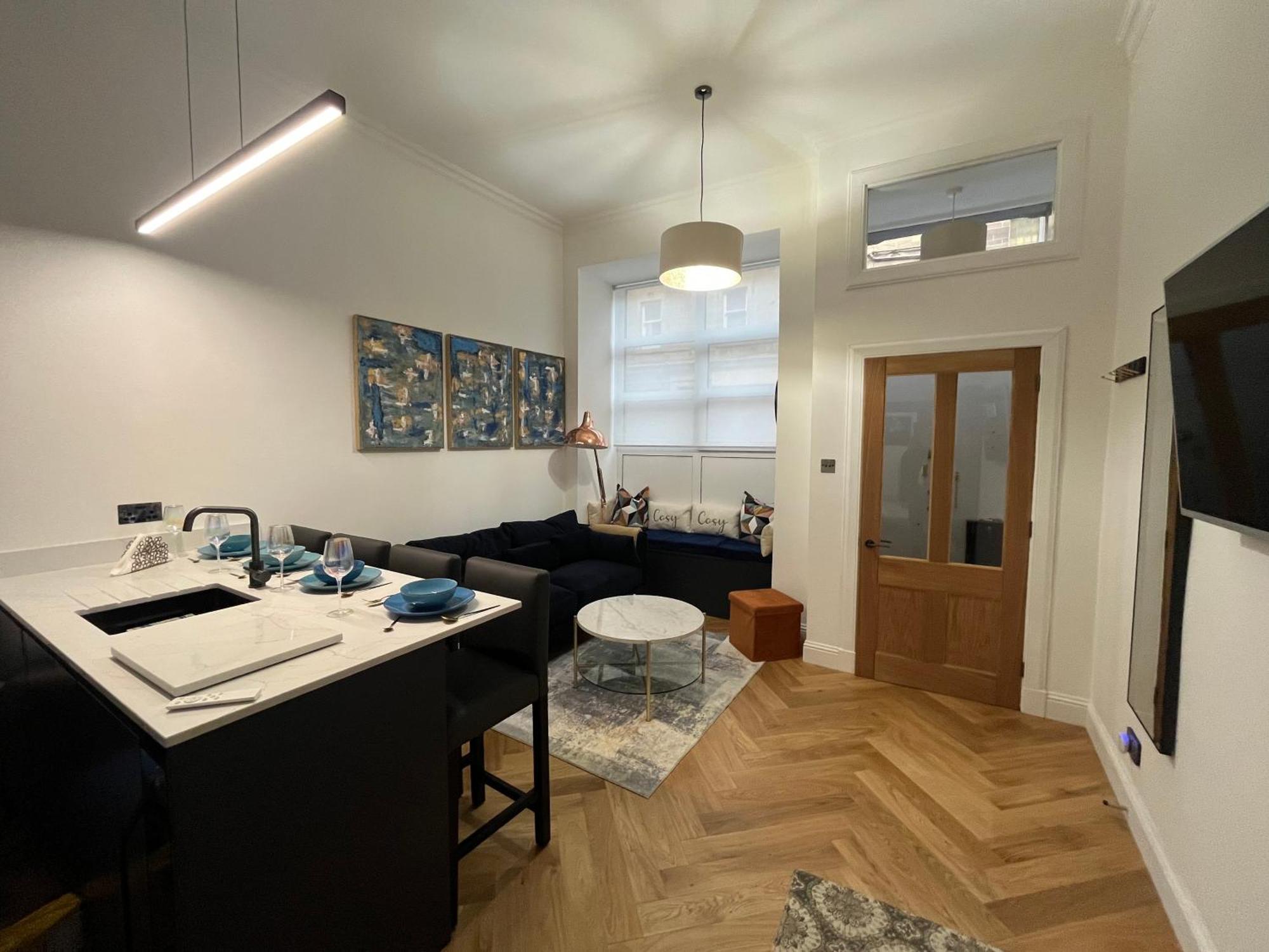 Cosy Apartment, Free Street Parking Apartment *