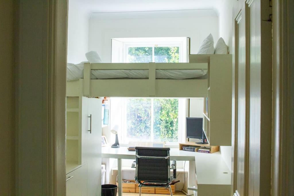 Apartment Artist Colony With Sauna And Private Garden, And Easy Walk To Centre *