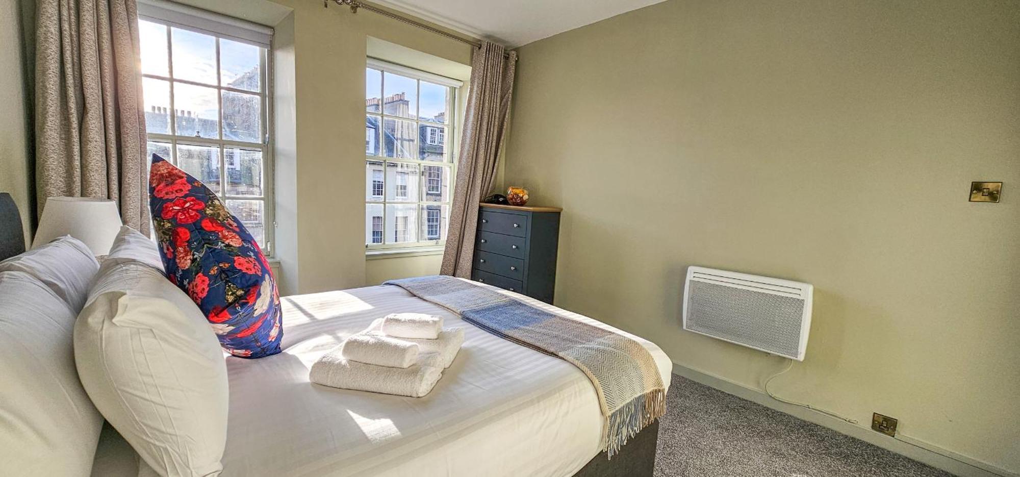 Royal Mile - Bright 2 Bedroom * Edinburgh