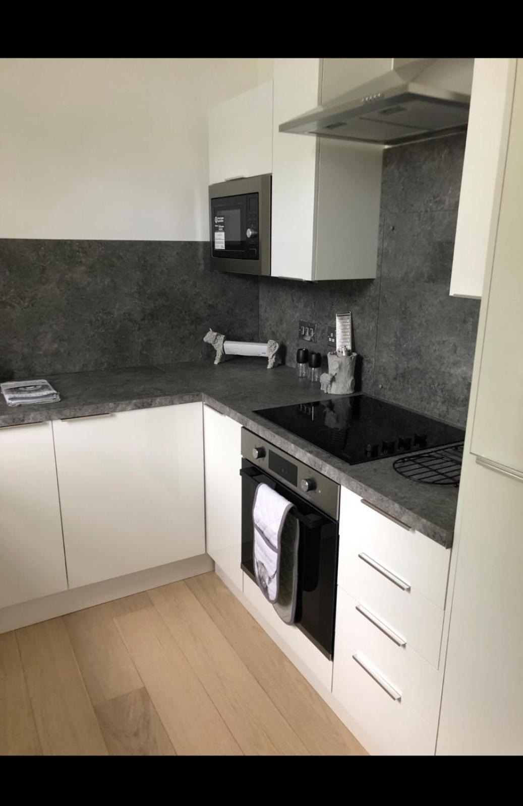 Modern Centre In Apartment *