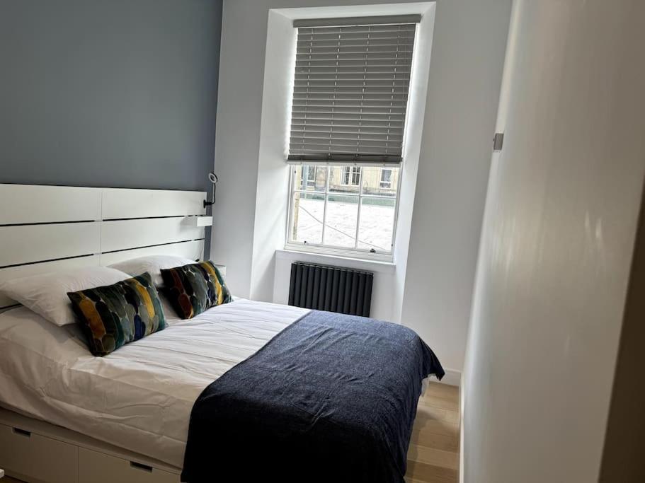 Modern Centre In * Edinburgh