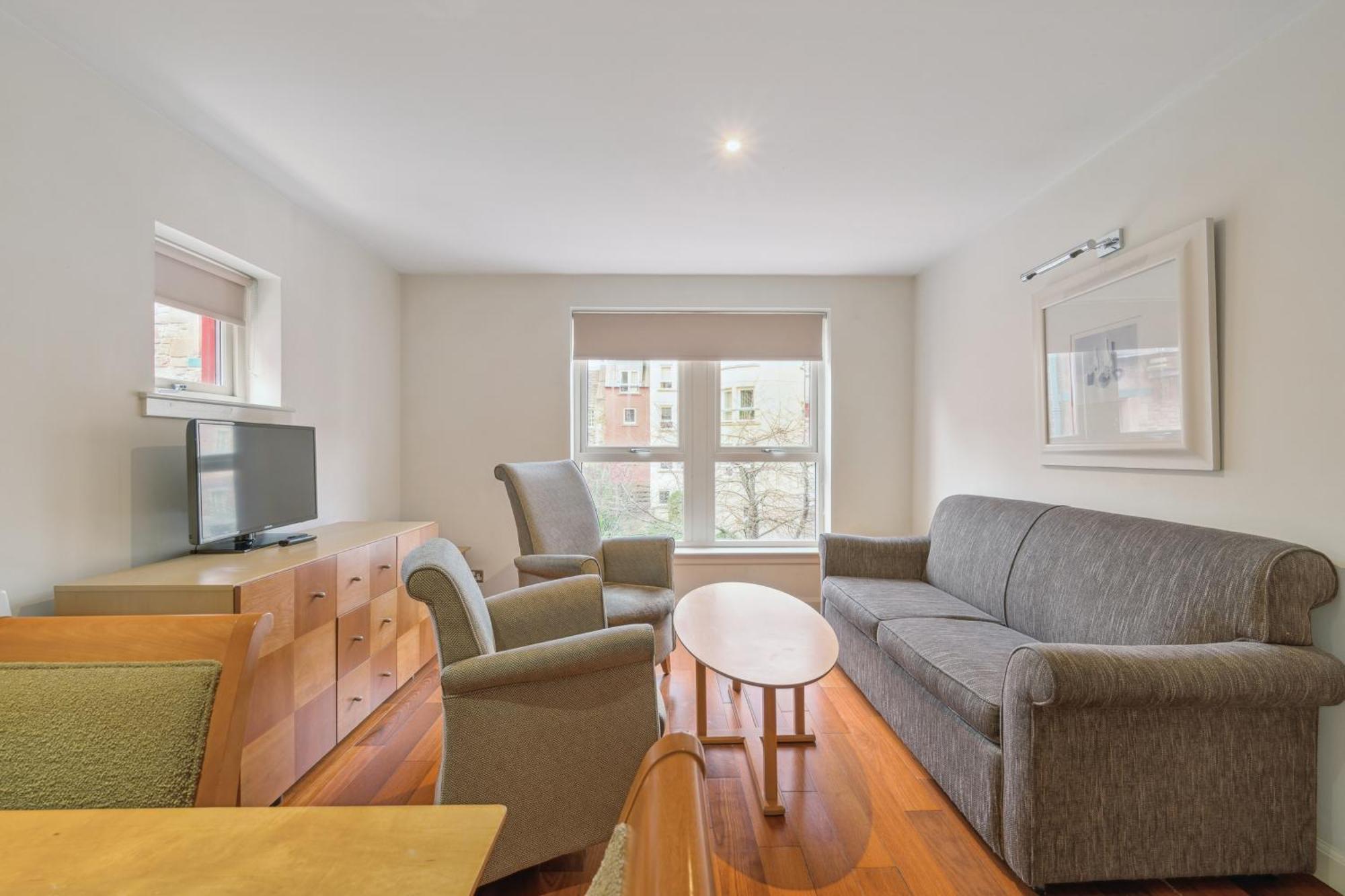 Holyrood Aparthotel 4*