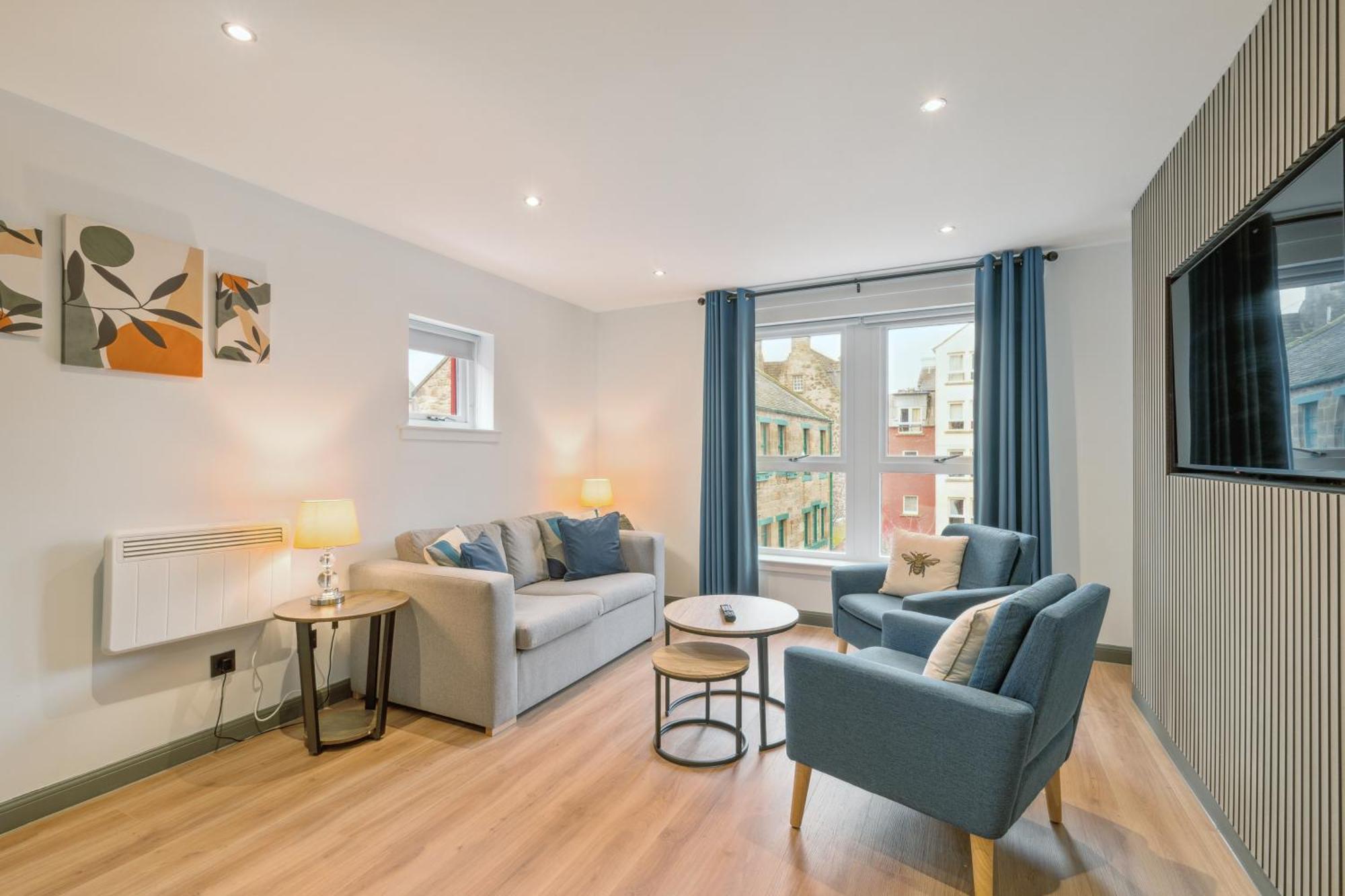 Aparthotel Holyrood 4*