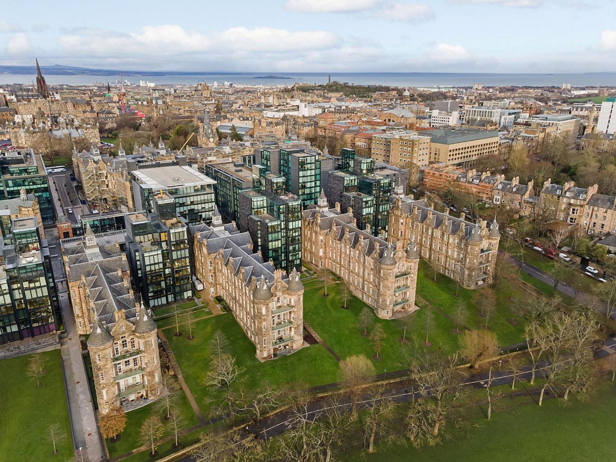Very Centrally Located Chic One Bed Quartermile