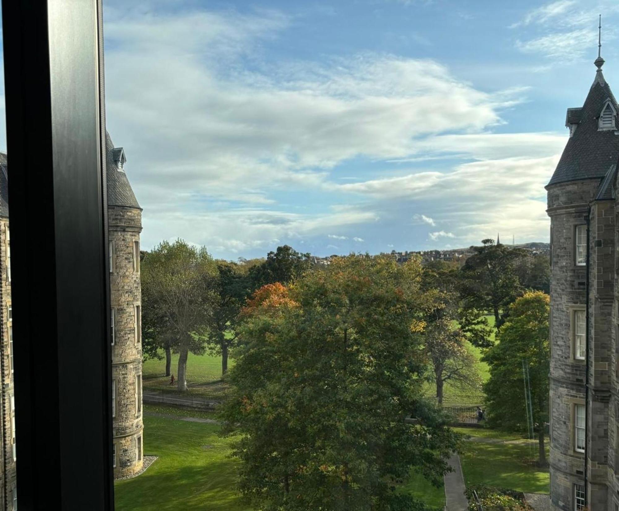 Very Centrally Located Chic One Bed Quartermile Apartment *