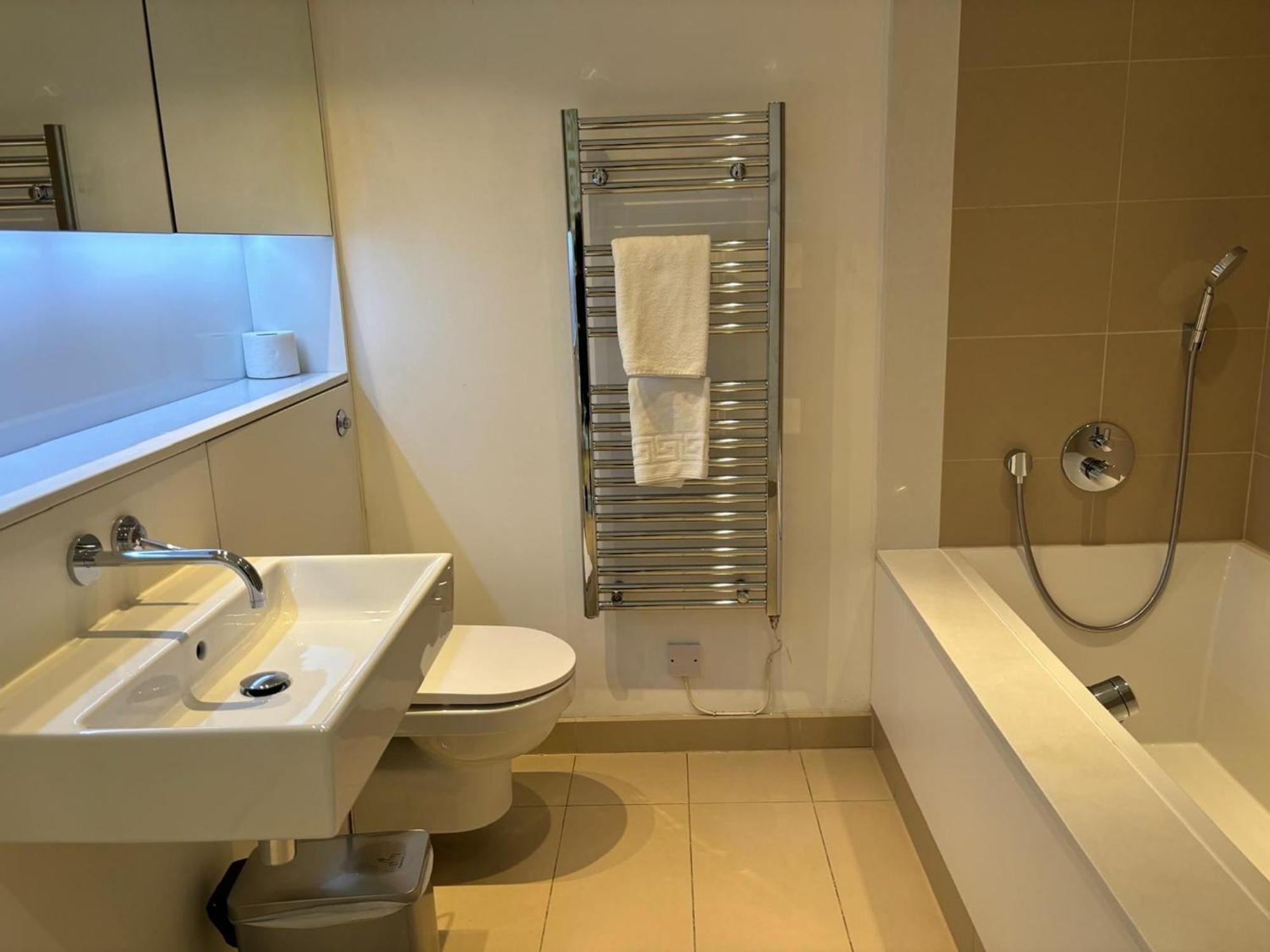 Very Centrally Located Chic One Bed Quartermile Apartment *
