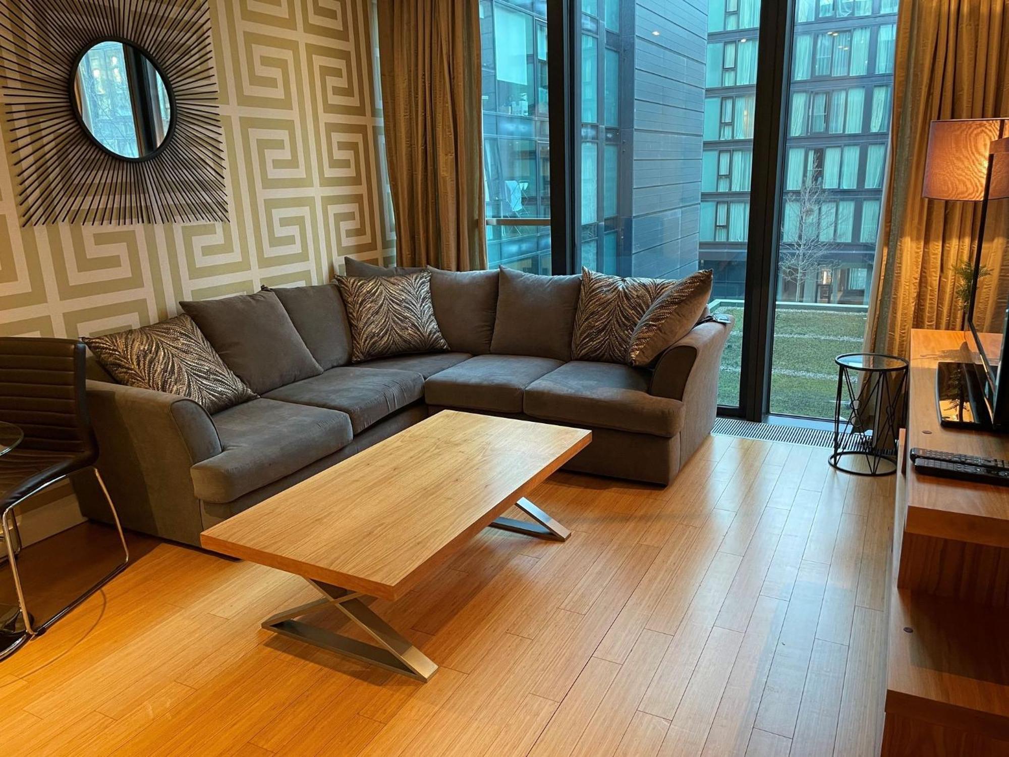 Very Centrally Located Chic One Bed Quartermile