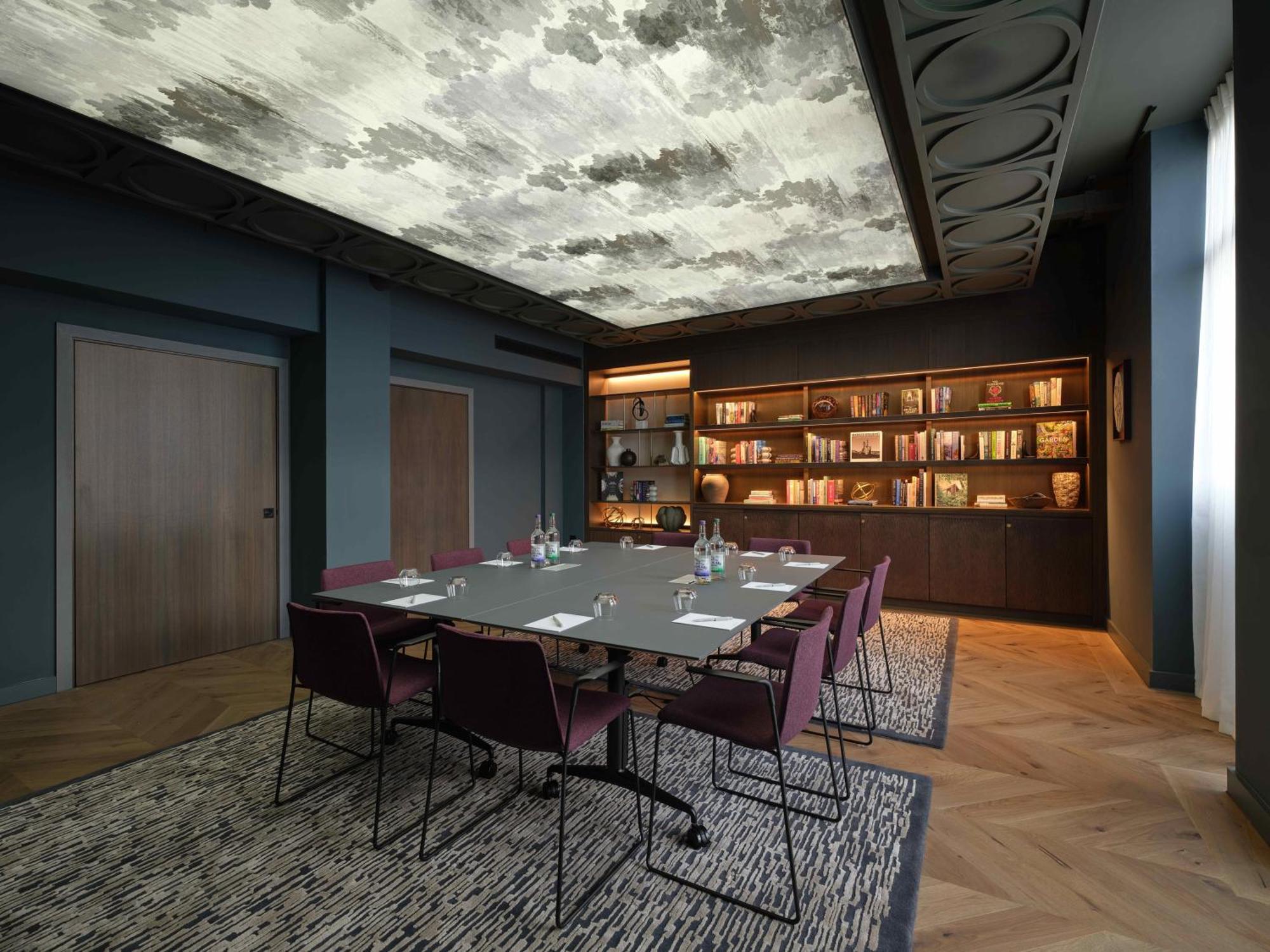 Hotel The Resident - Newly Open