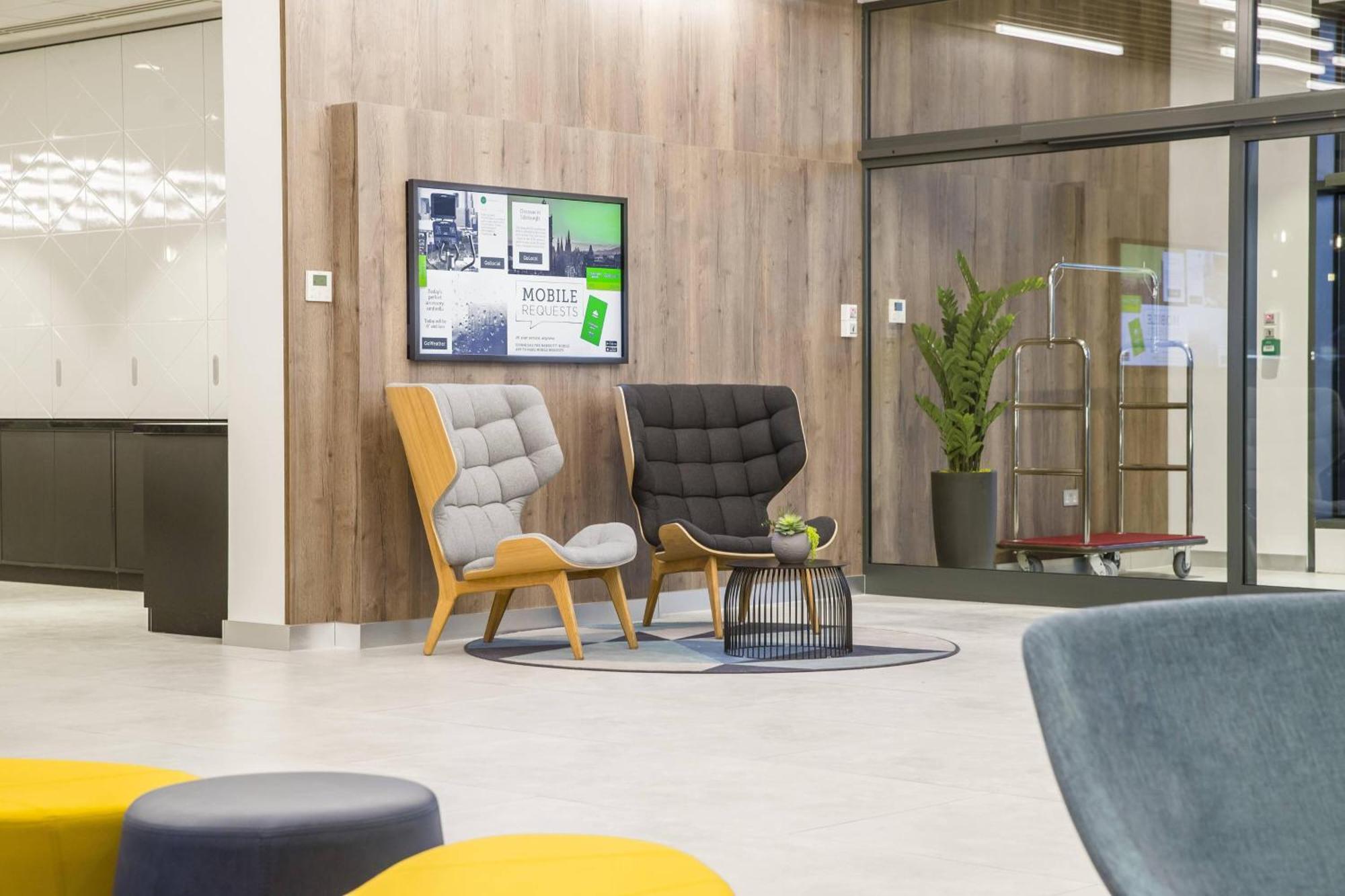 Courtyard By Marriott West
