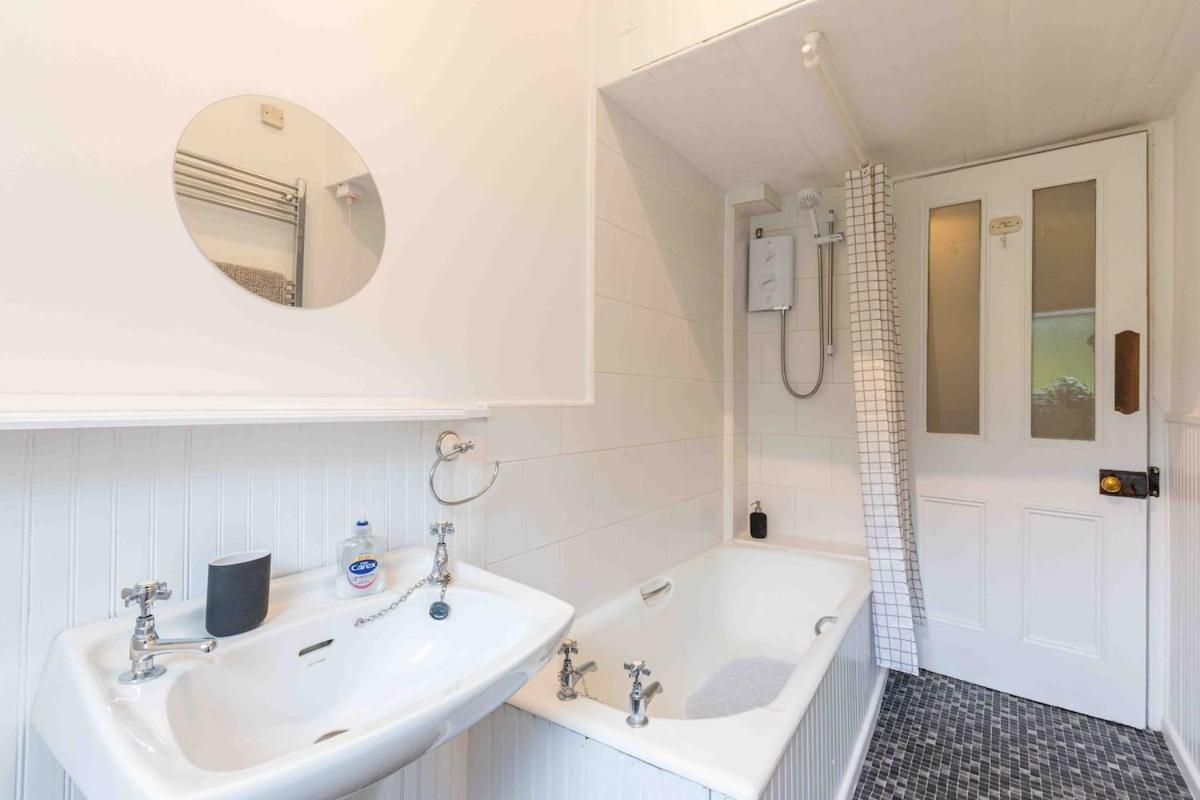 Spacious 3 Bed In Marchmont Apartment