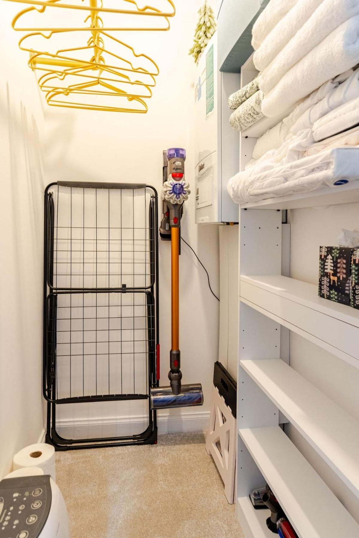 Cosy Apartment, Free Street Parking *