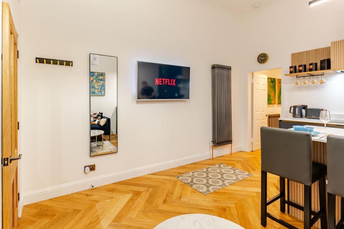 Cosy Apartment, Free Street Parking Apartment