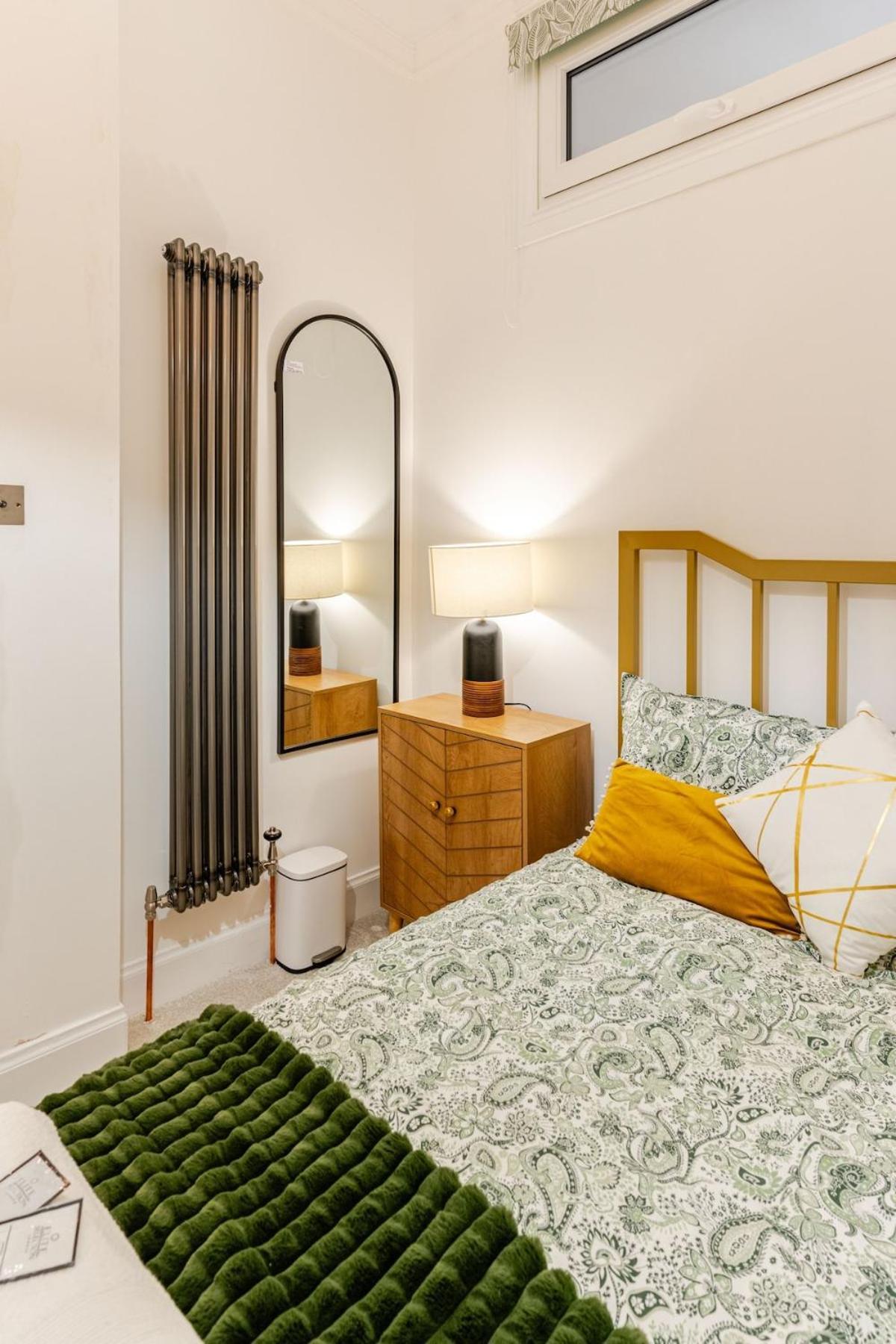 Cosy Apartment, Free Street Parking *