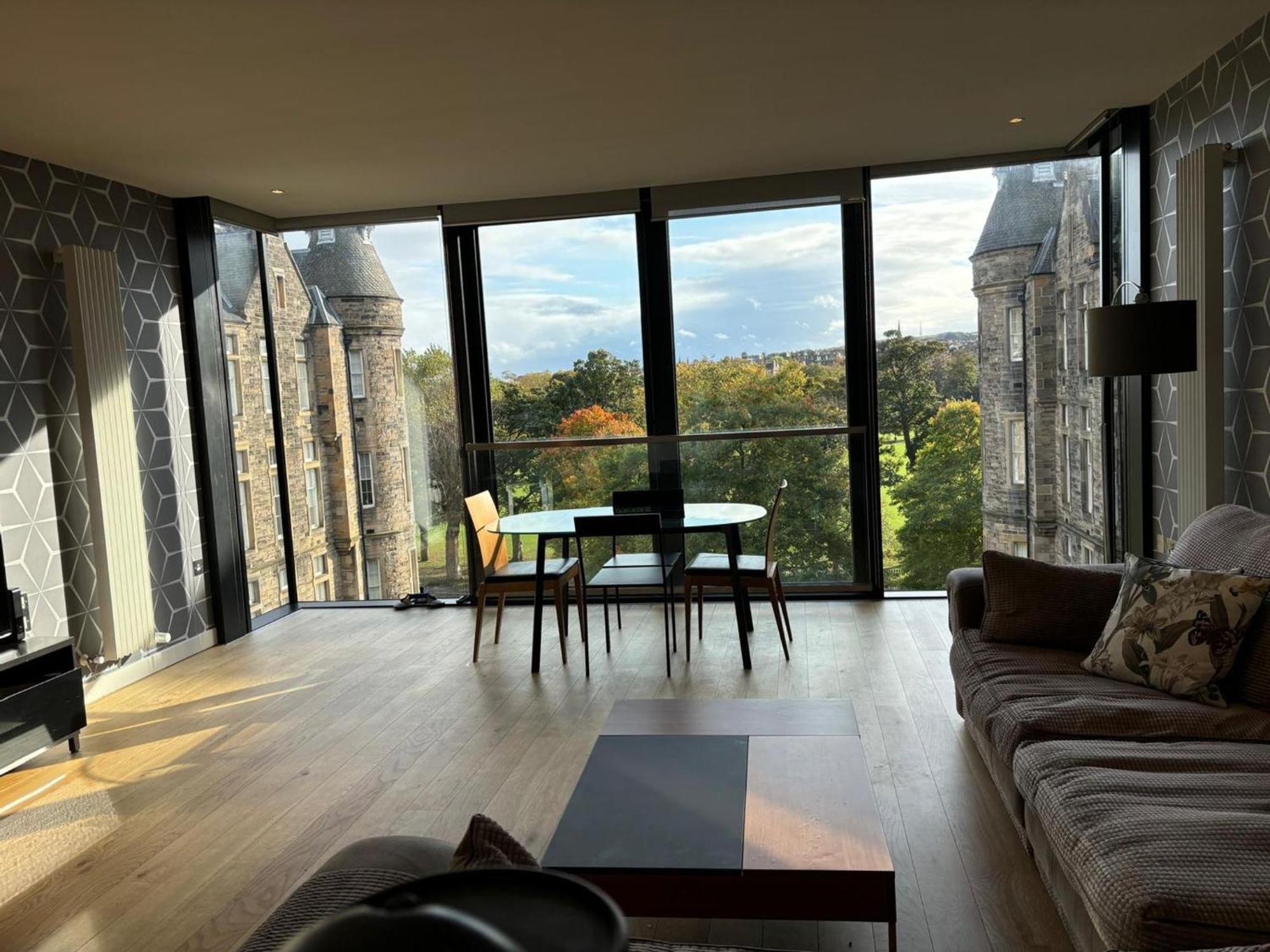 Stunning Park View Quartermile Close Proximity To Castle