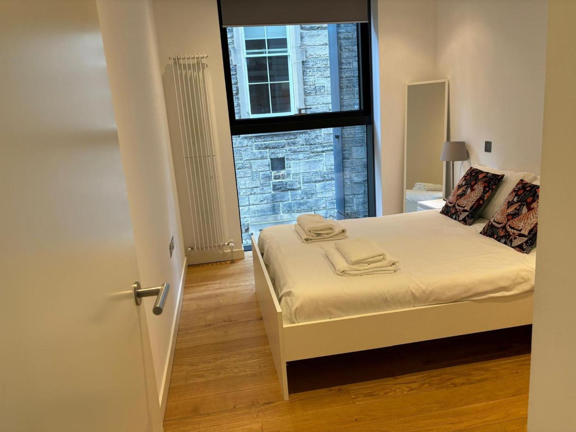 Stunning Park View Quartermile Close Proximity To Castle