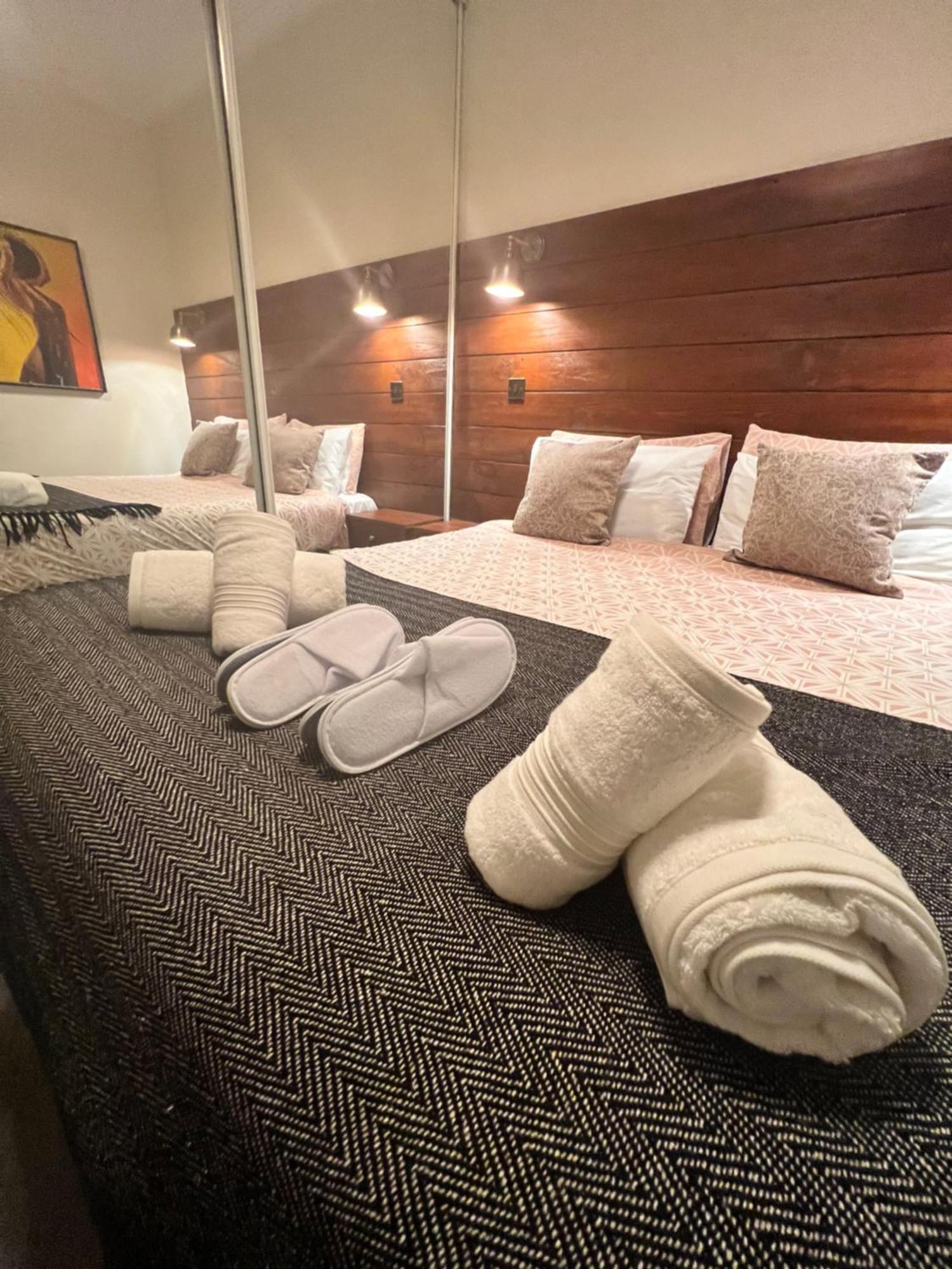 Haymarket Modern Flat For 2 Guests