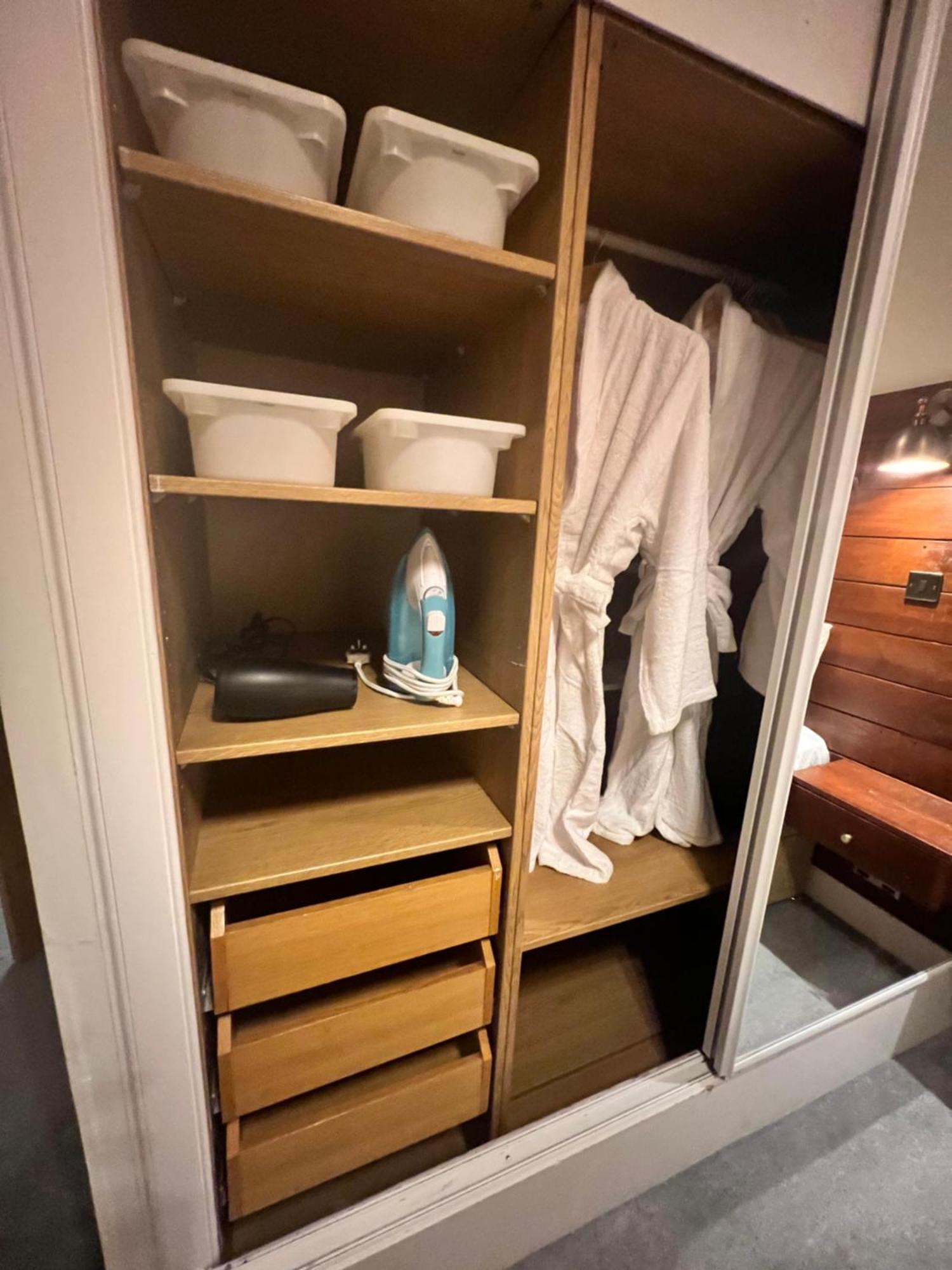 Haymarket Modern Flat For 2 Guests