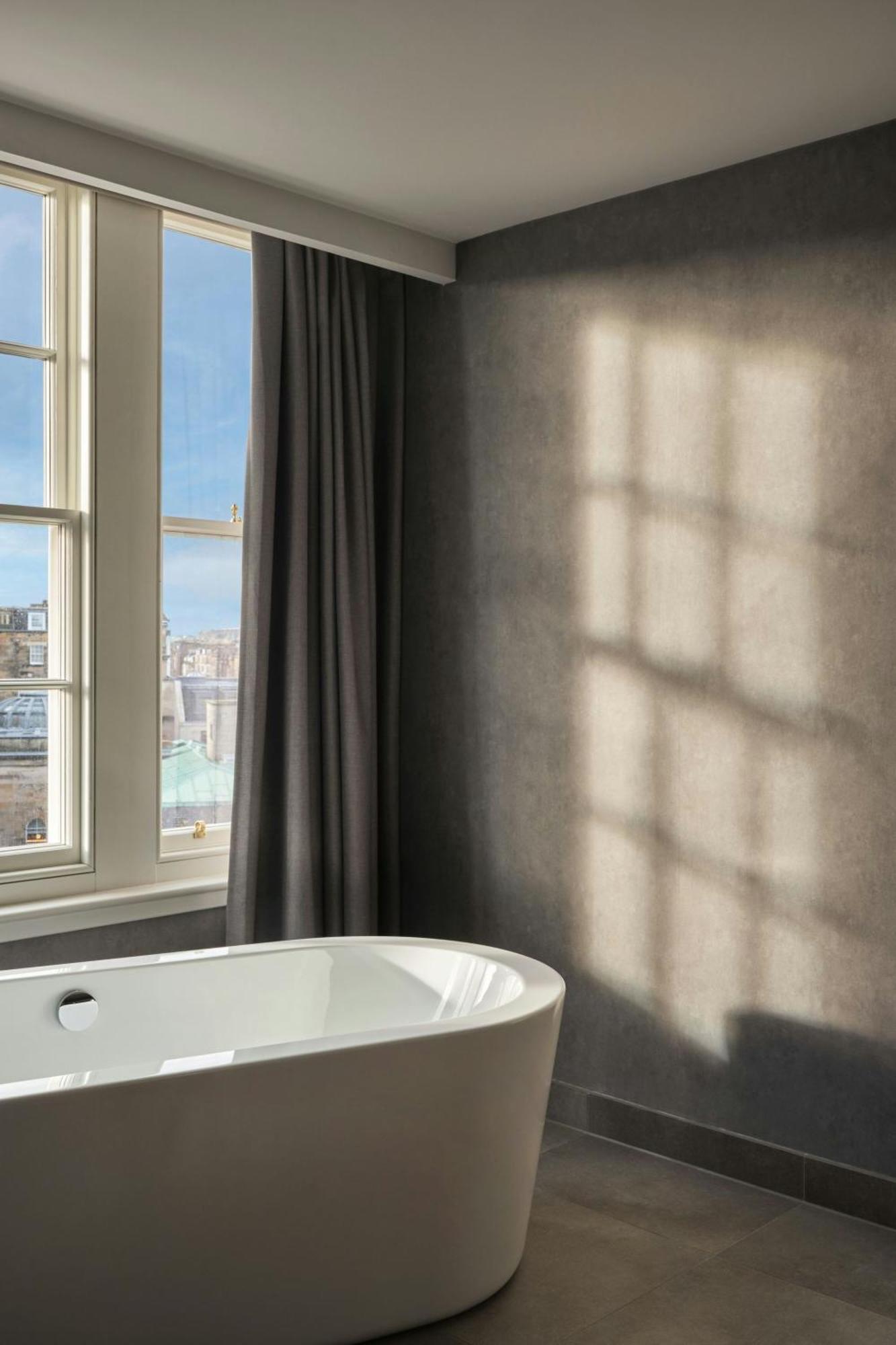 W Hotel 5*