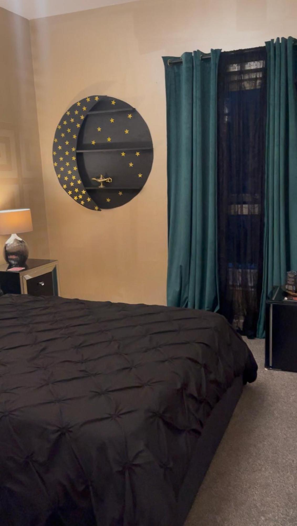 Cosy, Stylish Bedroom For Business And Work Travellers Guest house Edinburgh
