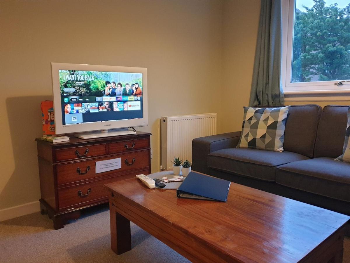 Modern Flat Near Murrayfield Stadium, Sleeps 4 Edinburgh