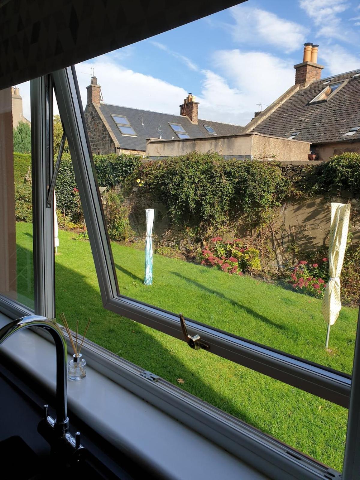 Modern Flat Near Murrayfield Stadium, Sleeps 4 * Edinburgh