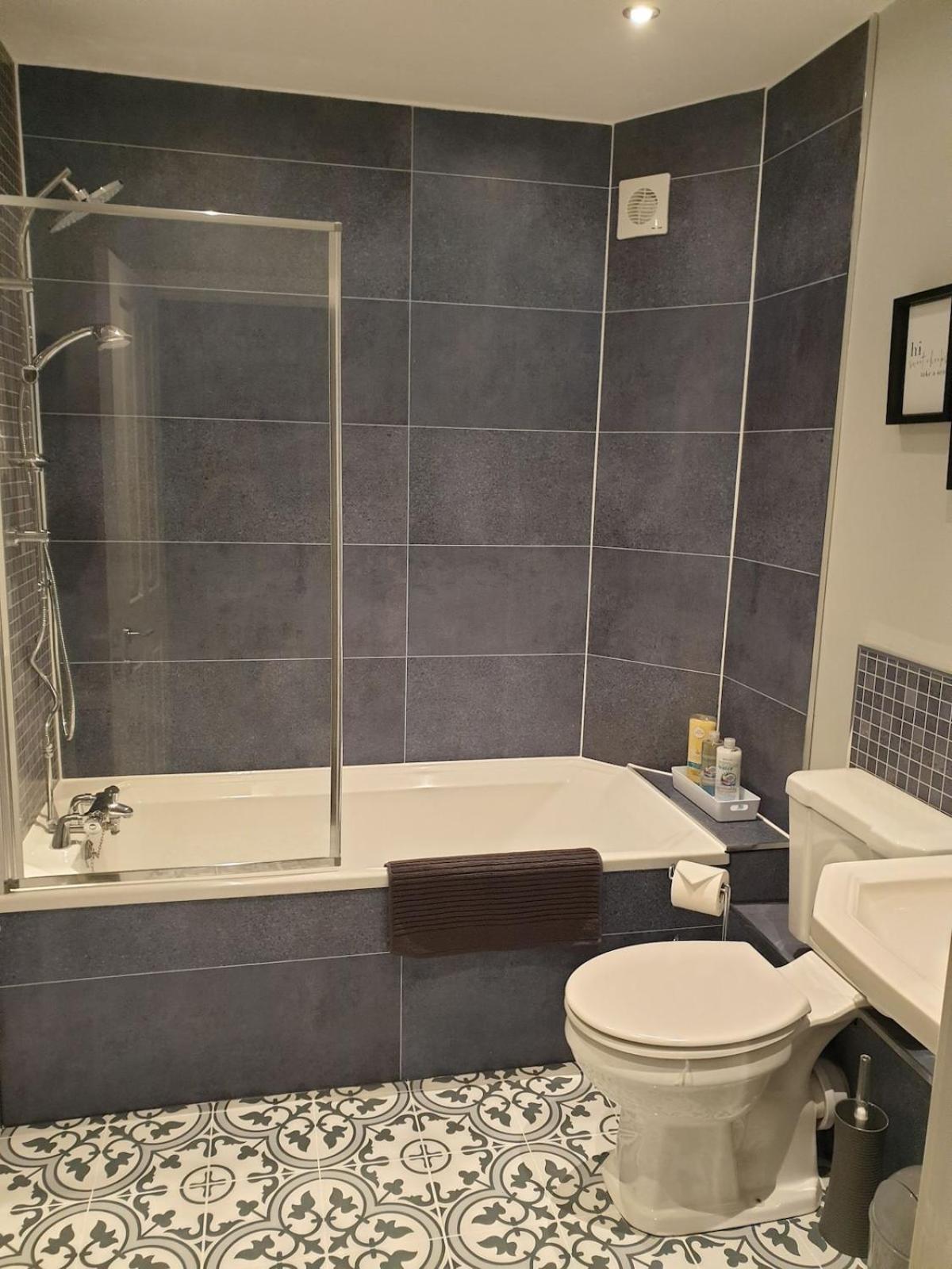 Modern Flat Near Murrayfield Stadium, Sleeps 4 Apartment