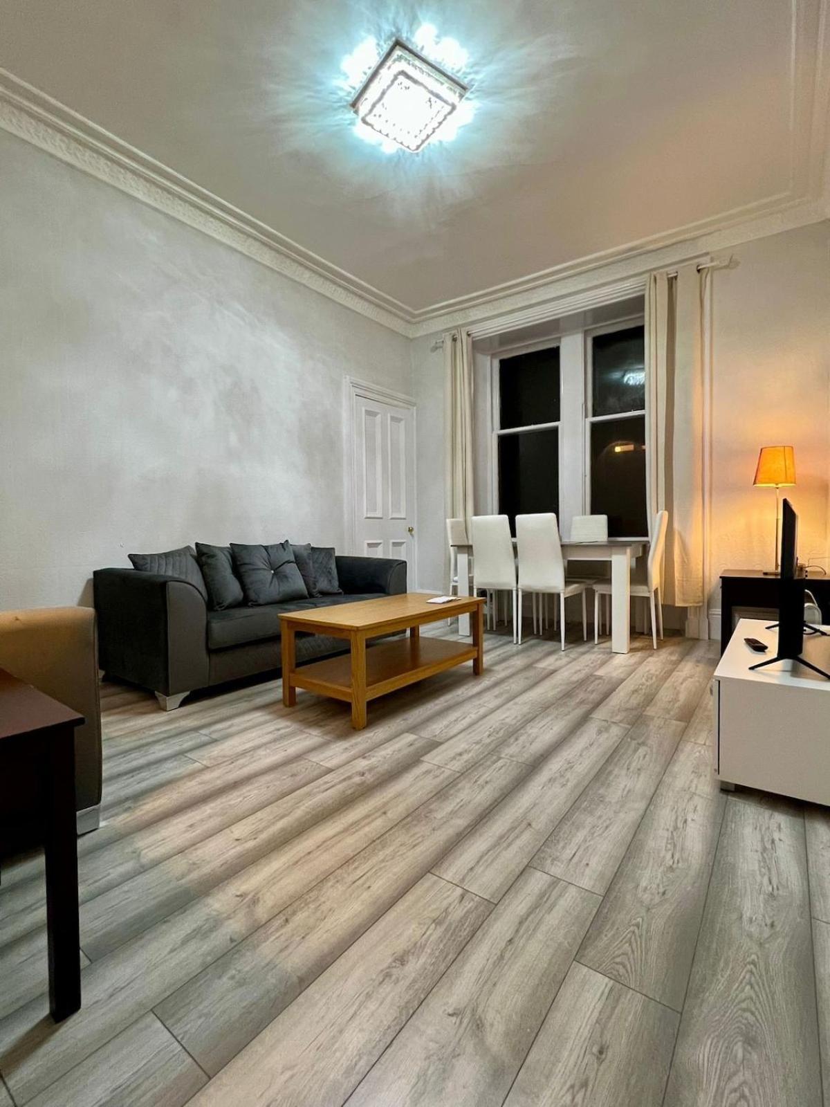 Old Town Royal Mile 2 Bedrooms * EDI